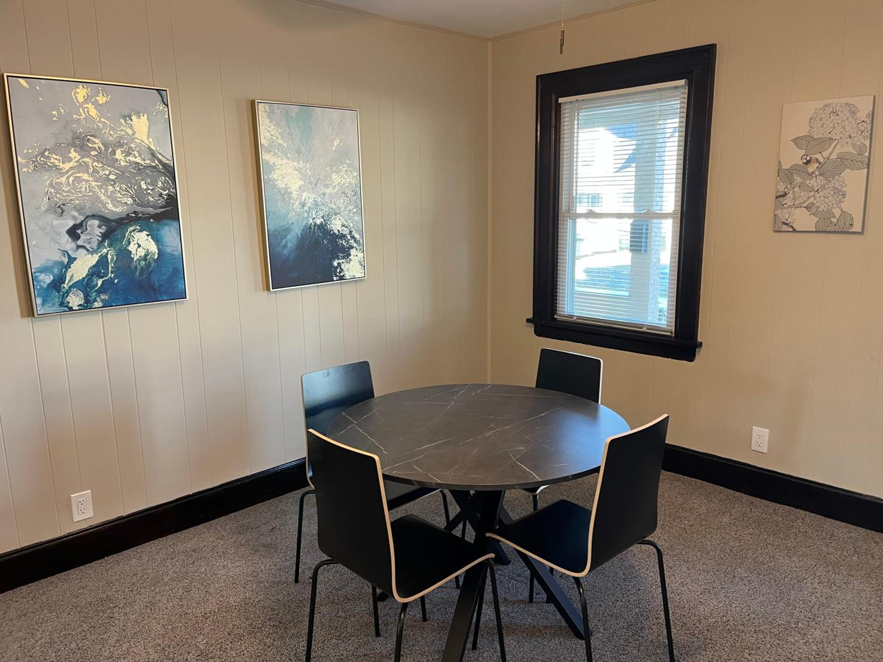 Hunter #1, Private One Bed near Xavier & Downtown view 4