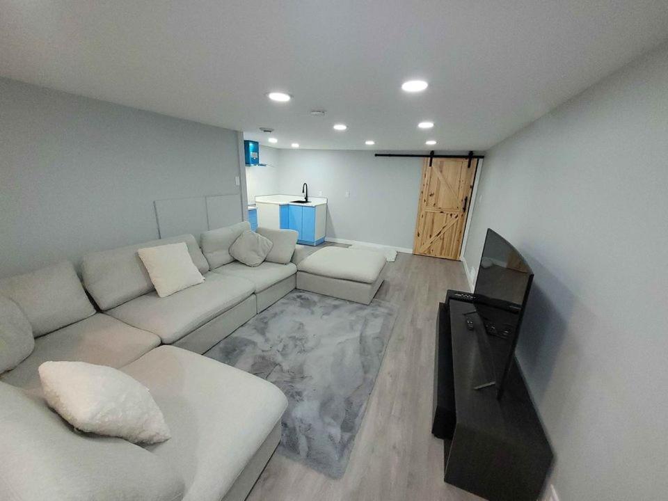 Gorgeous Basement Apartment
