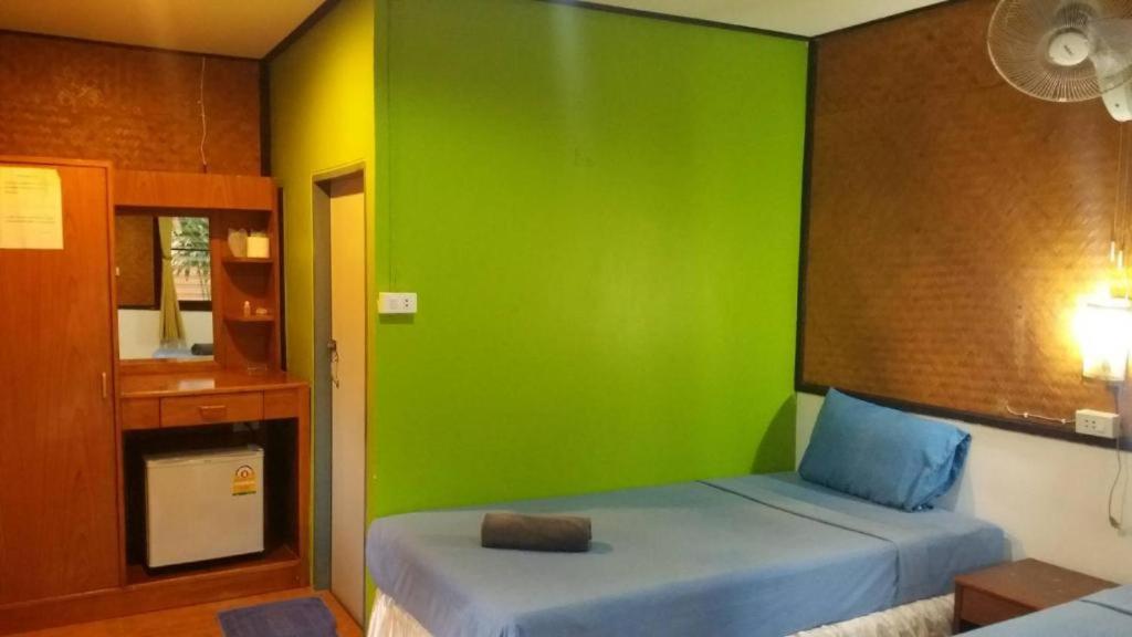 Lanta Long Beach Hostel