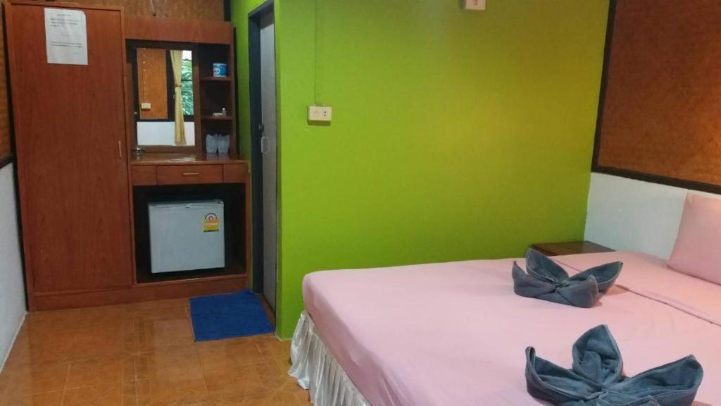 Lanta Long Beach Hostel