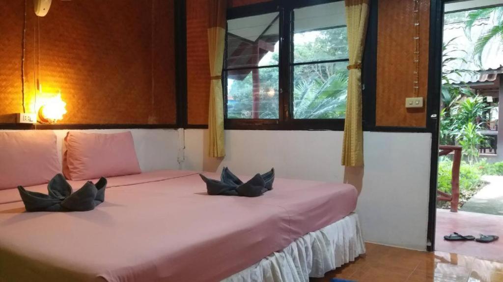 Lanta Long Beach Hostel