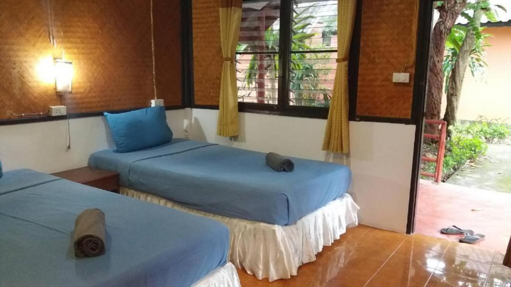 Lanta Long Beach Hostel