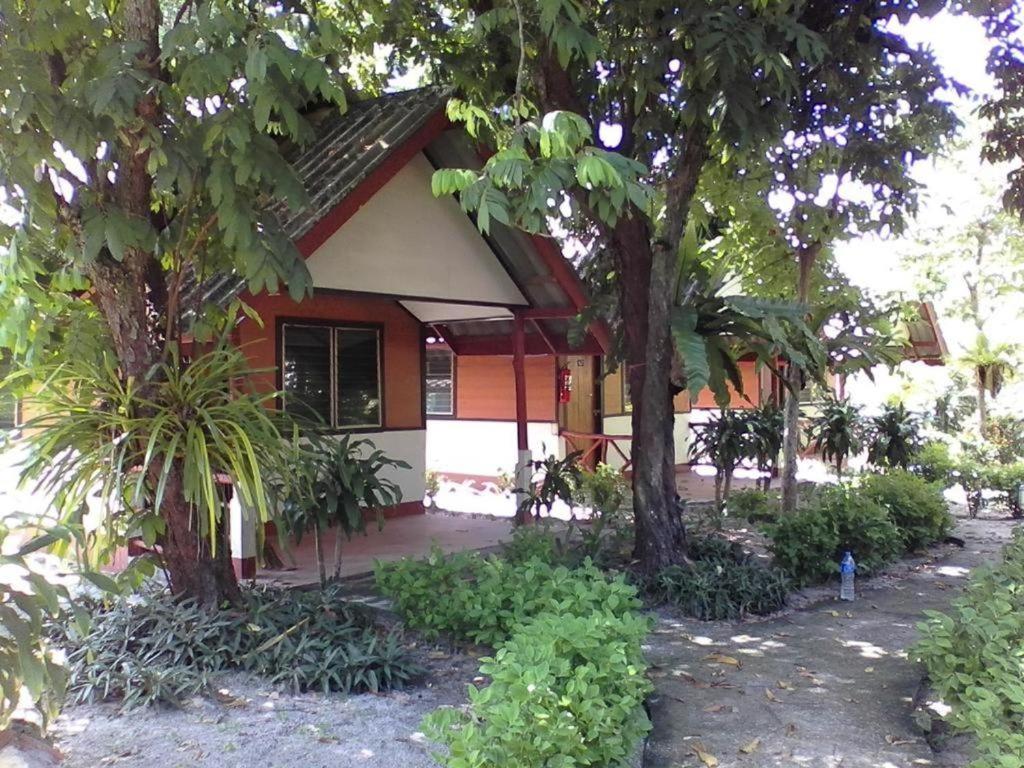 Lanta Long Beach Hostel