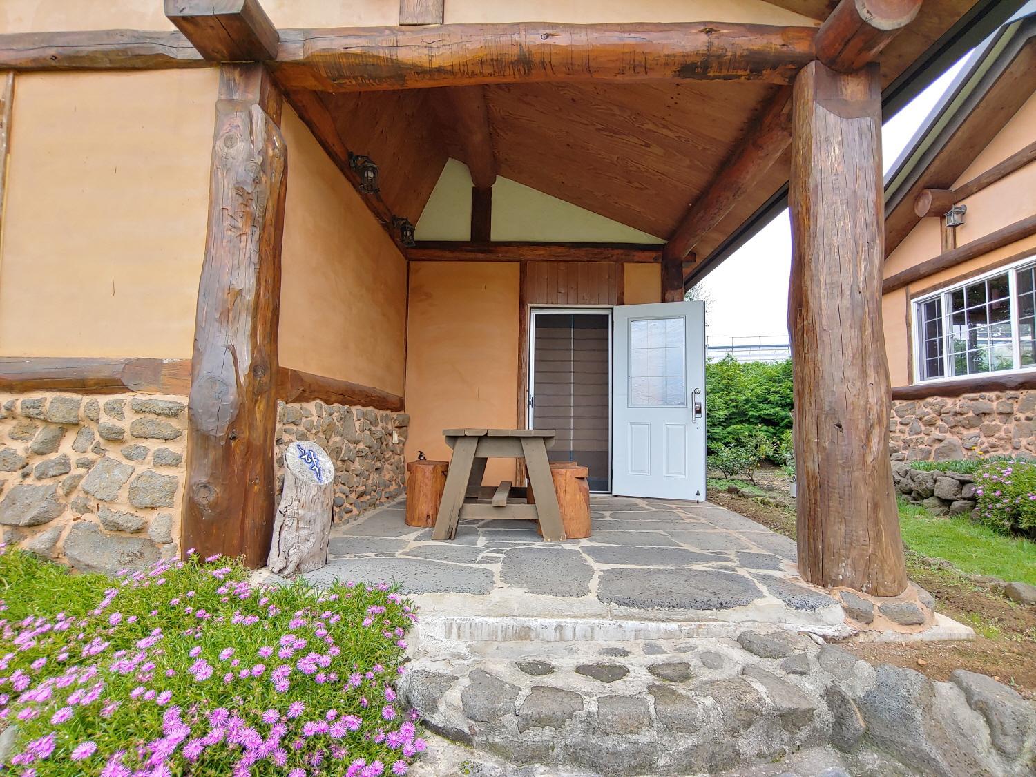 Geumok Log Pension