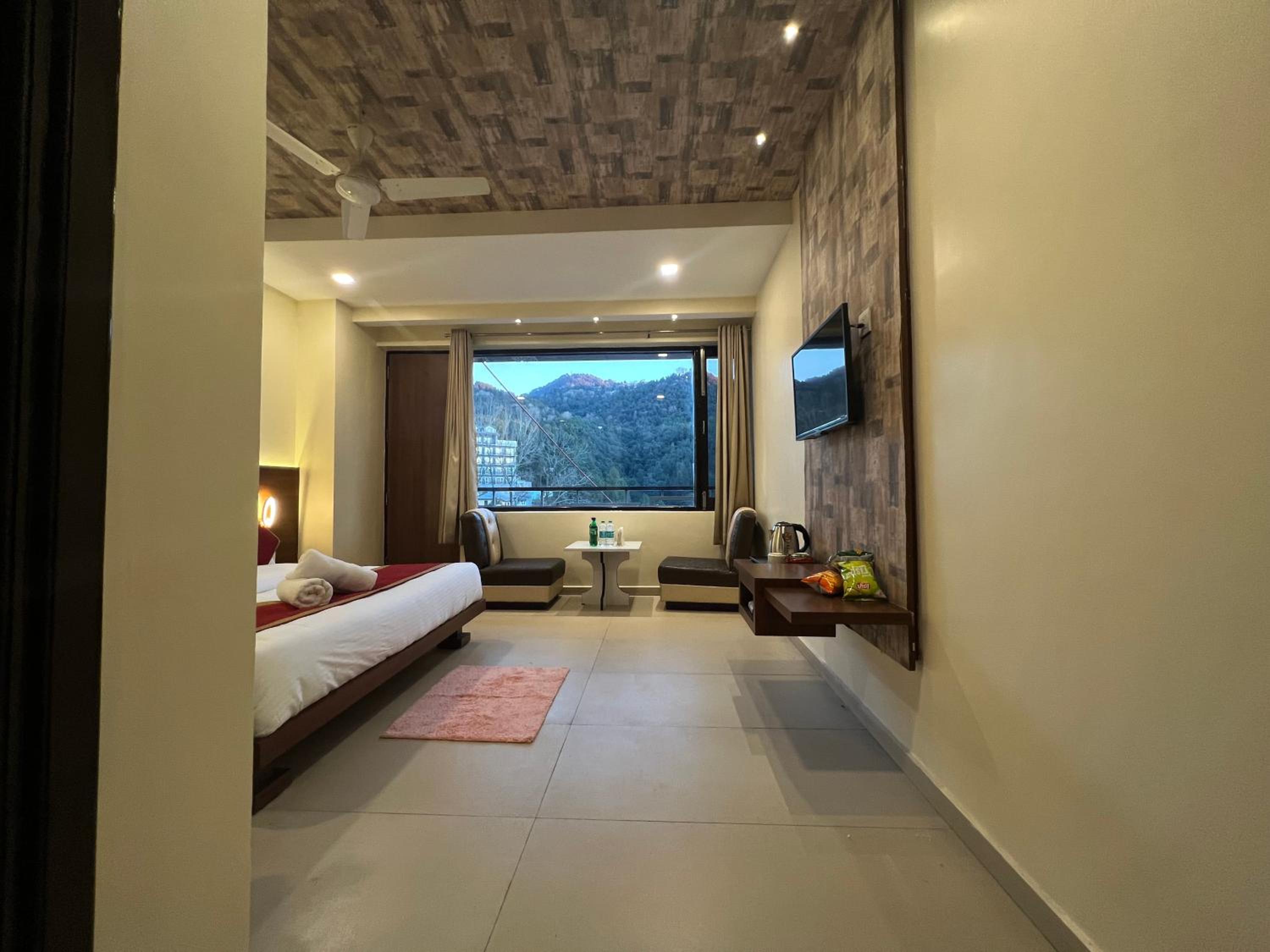 Hotel White Orchid Dalhausie view 4