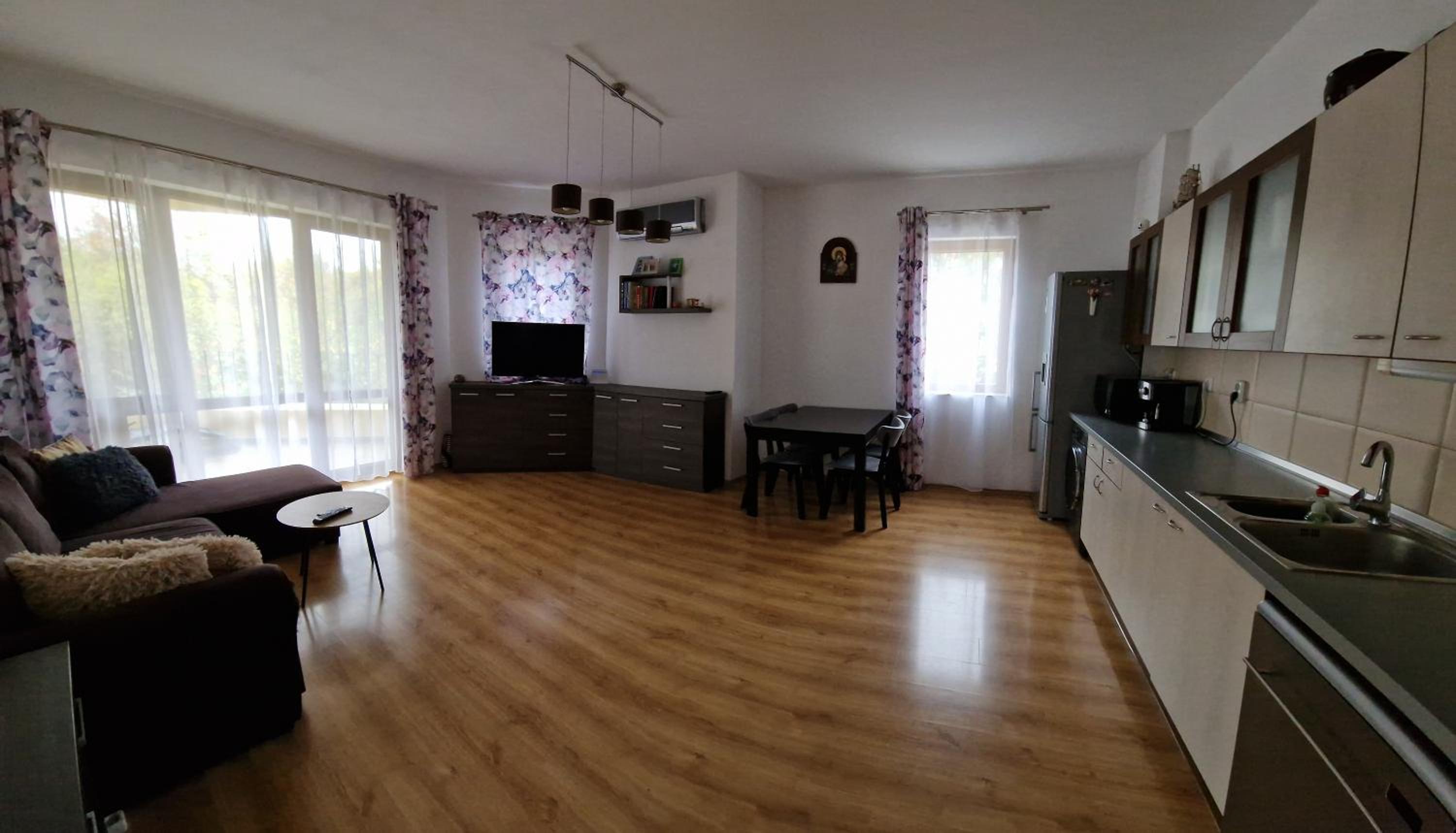 Pool & BBQ Garden Oasis, Quiet Relaxation near the Beach, Free Parking, Fast WiFi view 5