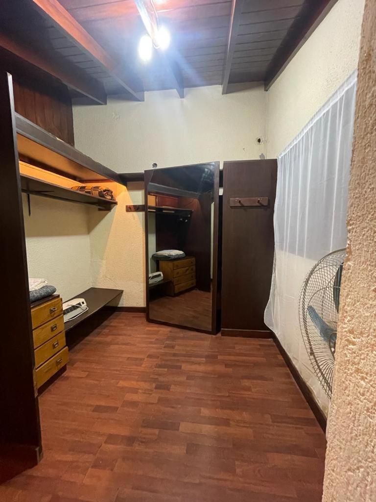 Casa en villa Gesell centro no se alquila a jóvenes la casa se reserva con la seña del 50 porciento del total de la estadía