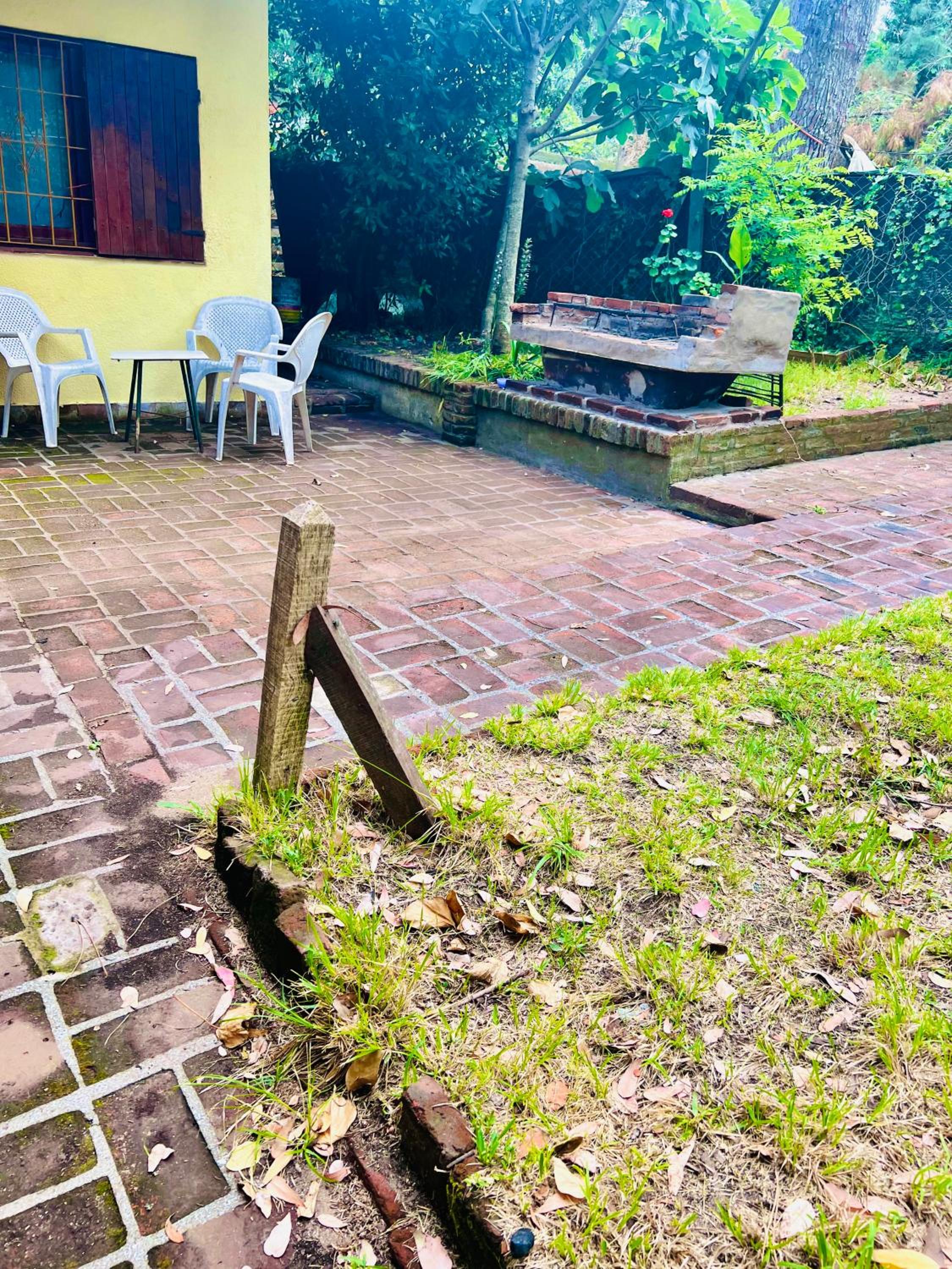Casa en villa Gesell centro no se alquila a jóvenes la casa se reserva con la seña del 50 porciento del total de la estadía