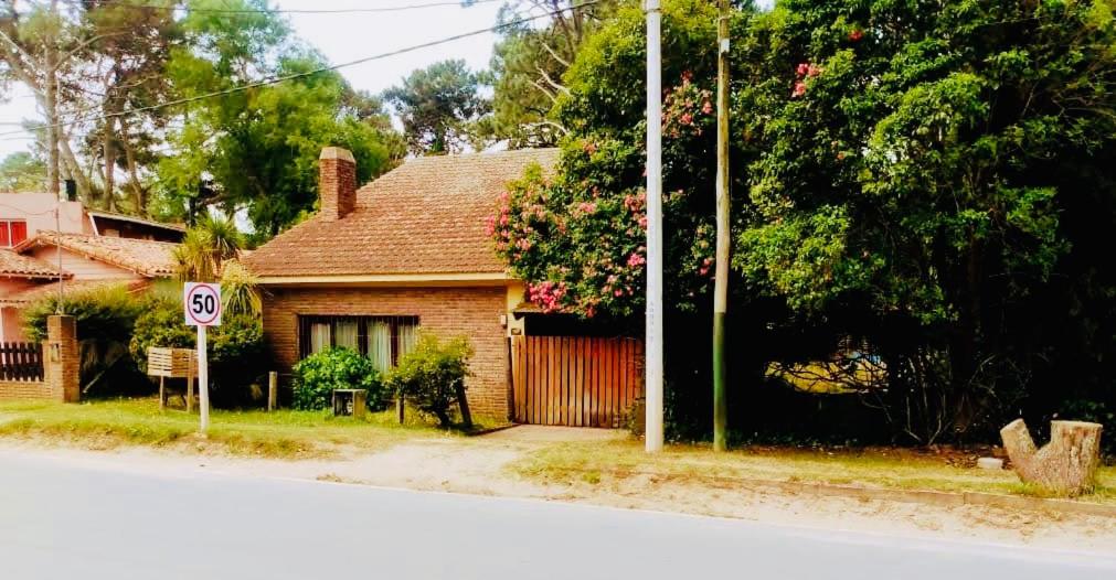 Casa en villa Gesell centro no se alquila a jóvenes la casa se reserva con la seña del 50 porciento del total de la estadía