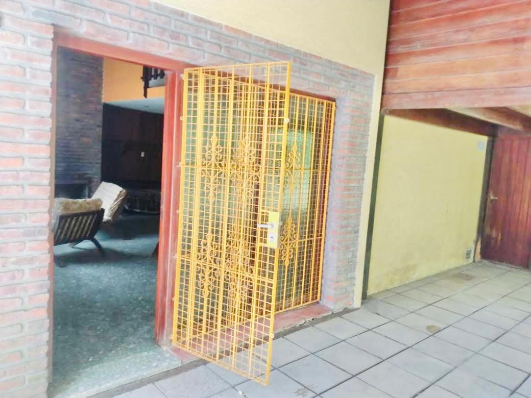 Casa en villa Gesell centro no se alquila a jóvenes la casa se reserva con la seña del 50 porciento del total de la estadía
