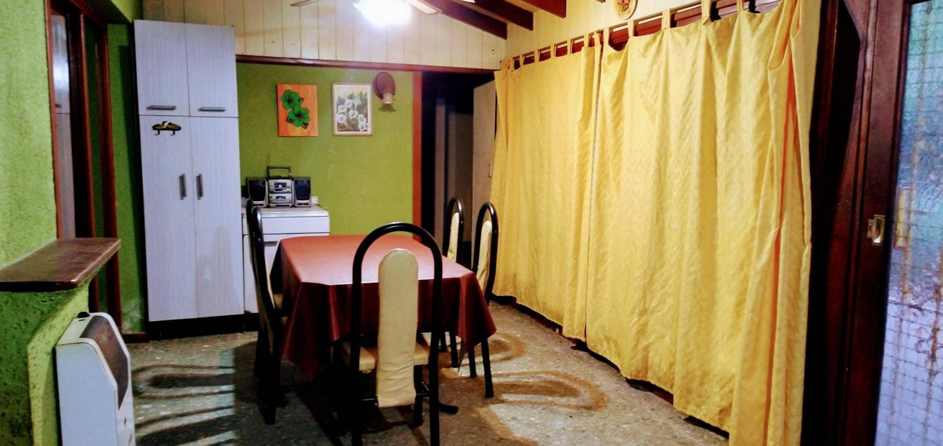 Casa en villa Gesell centro no se alquila a jóvenes la casa se reserva con la seña del 50 porciento del total de la estadía