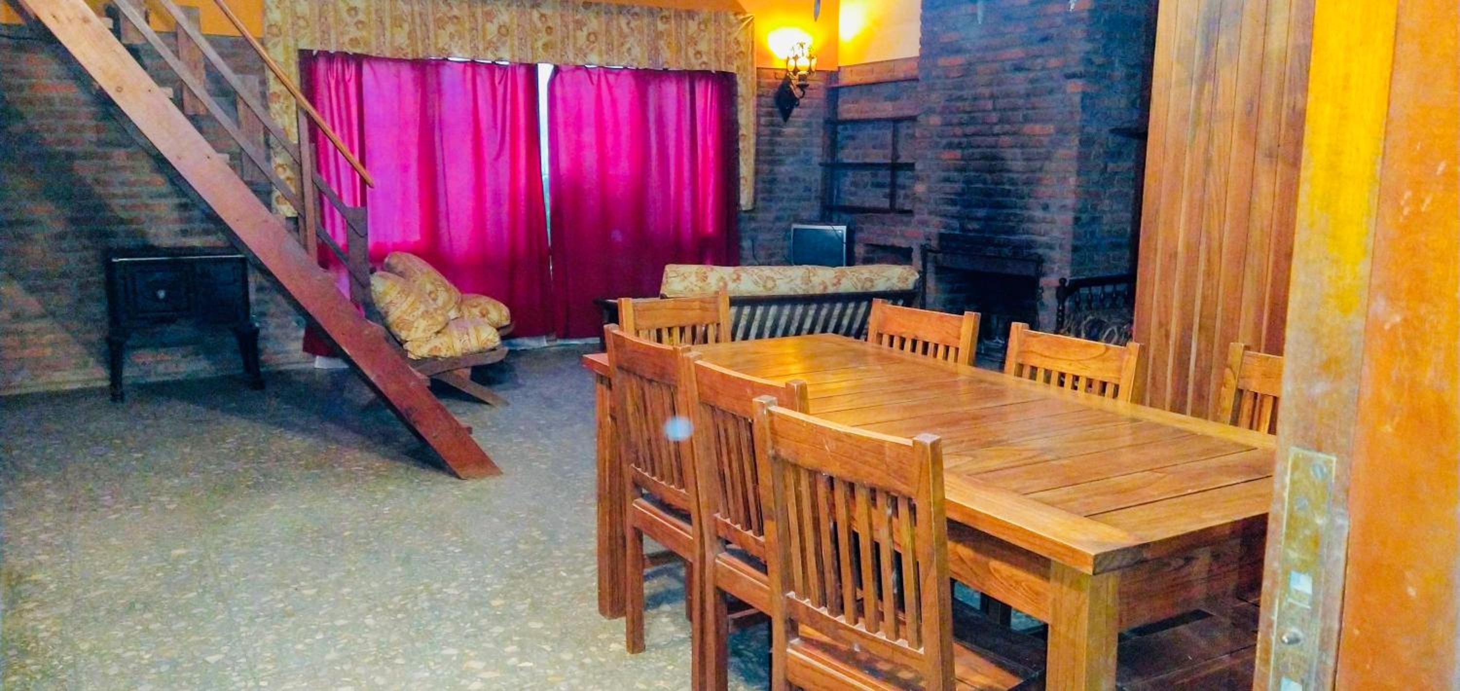 Casa en villa Gesell centro no se alquila a jóvenes la casa se reserva con la seña del 50 porciento del total de la estadía