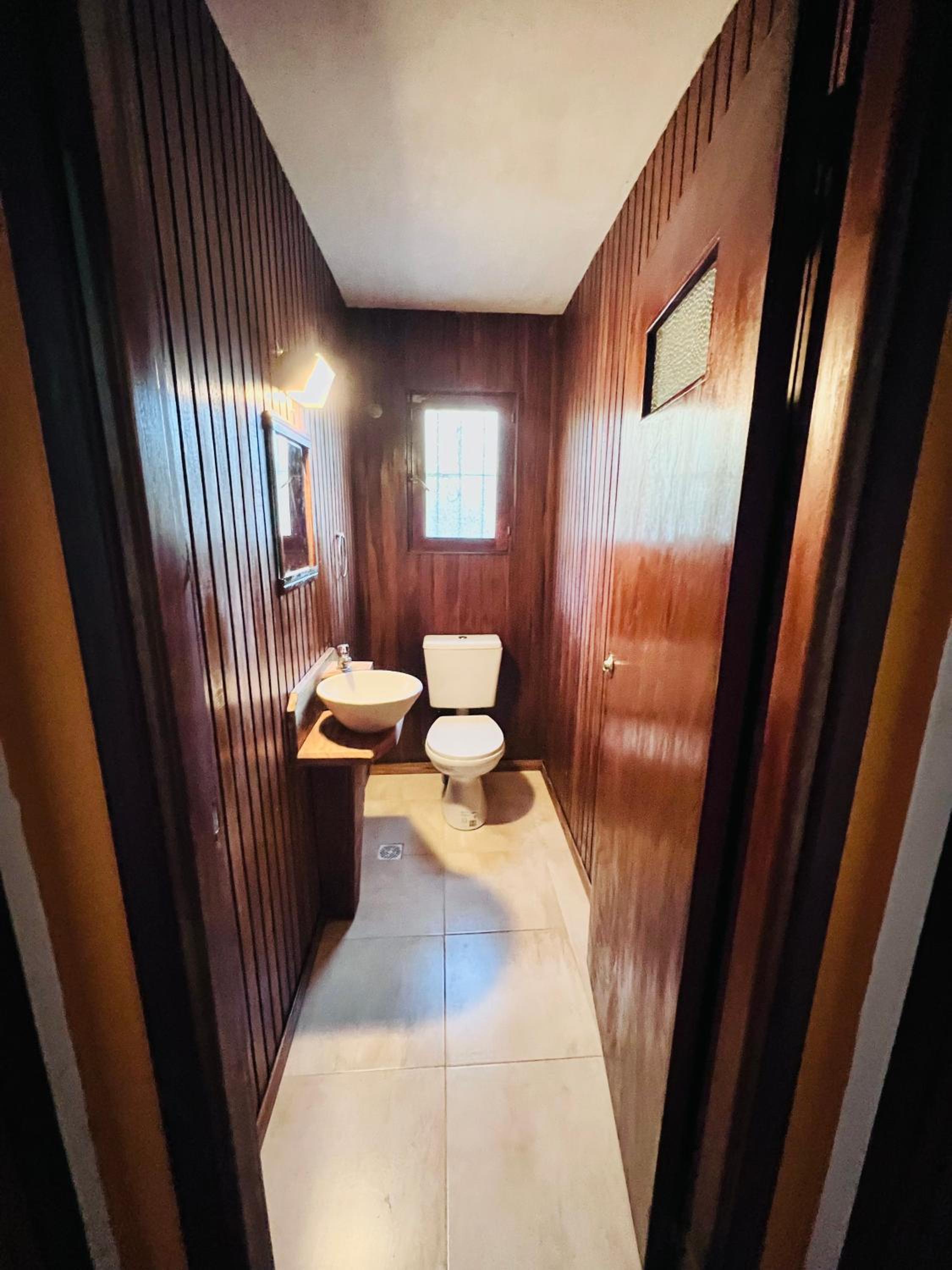 Casa en villa Gesell centro no se alquila a jóvenes la casa se reserva con la seña del 50 porciento del total de la estadía