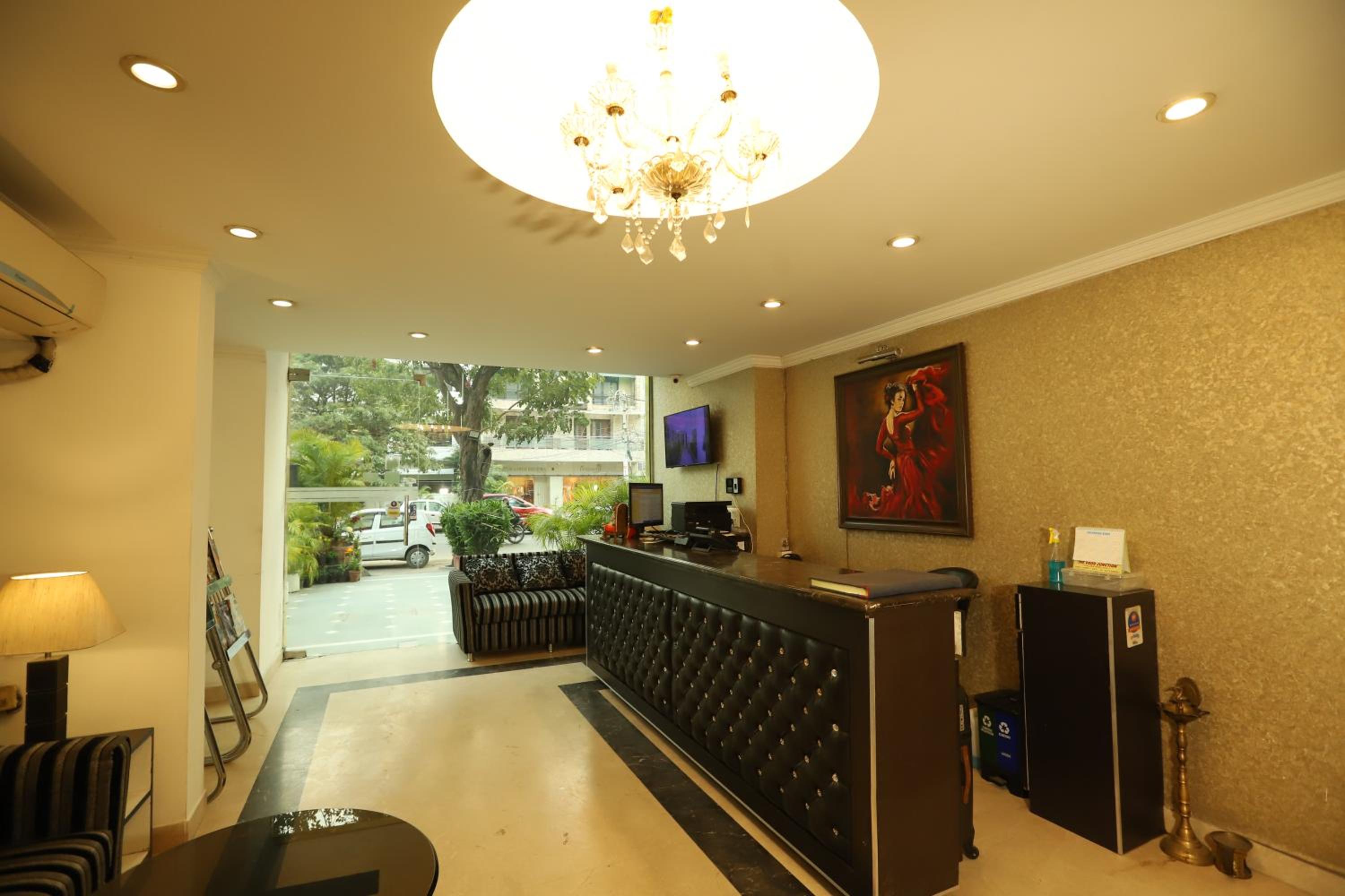 Hotel Capitol Hills - Greater Kailash Delhi view 3