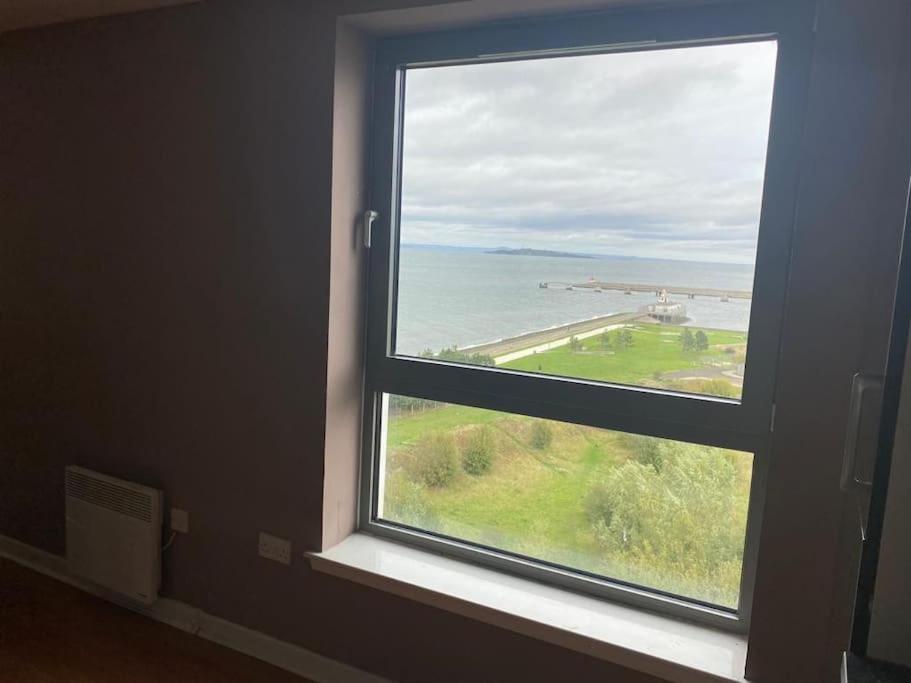 Modern 2 bed apartment with stunning seaside view view 2