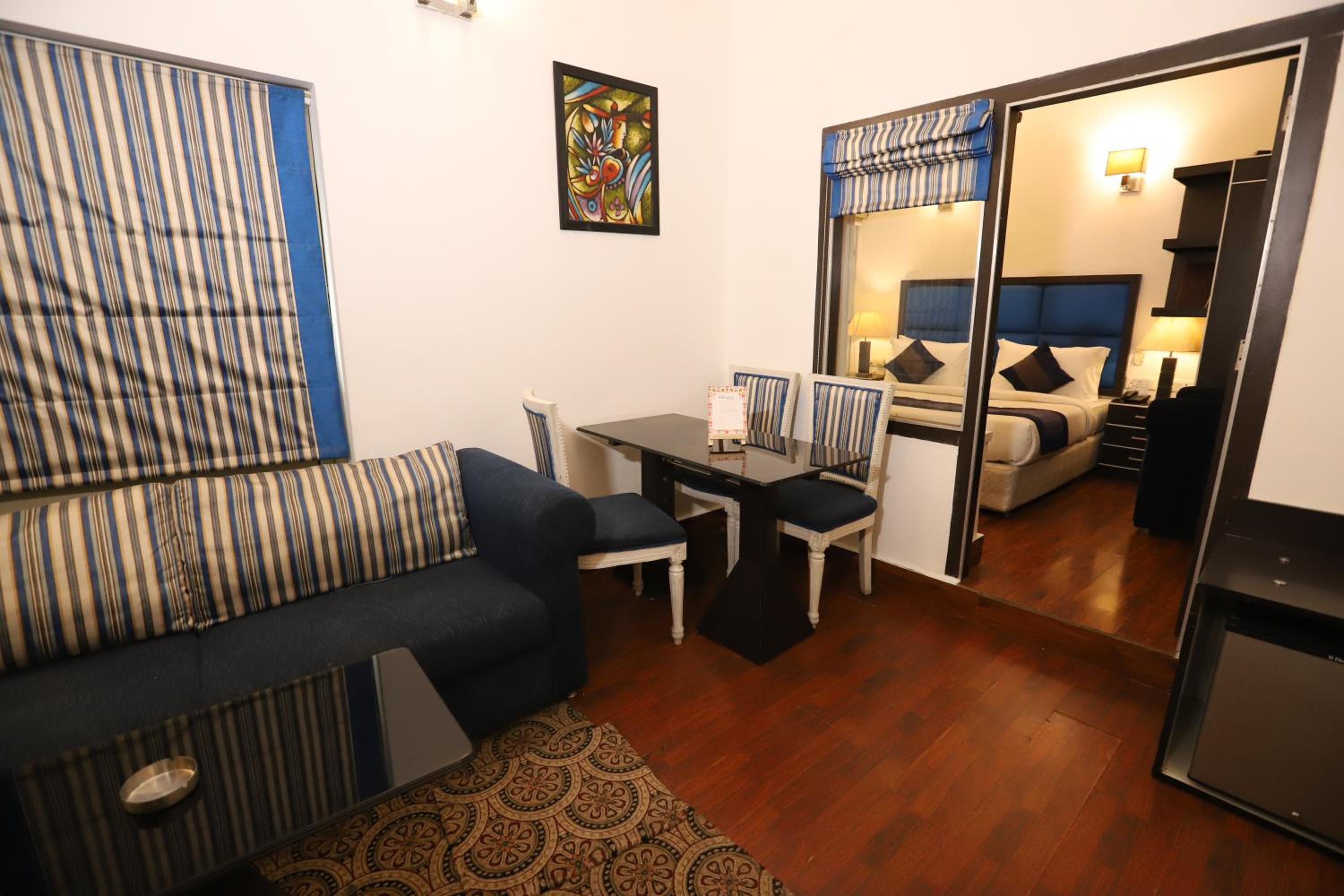 Hotel Capitol Hills - Greater Kailash Delhi view 5
