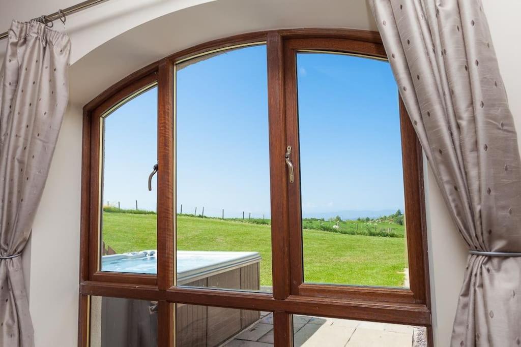 Beech Cottage at Williamscraig Holiday Cottages view 5