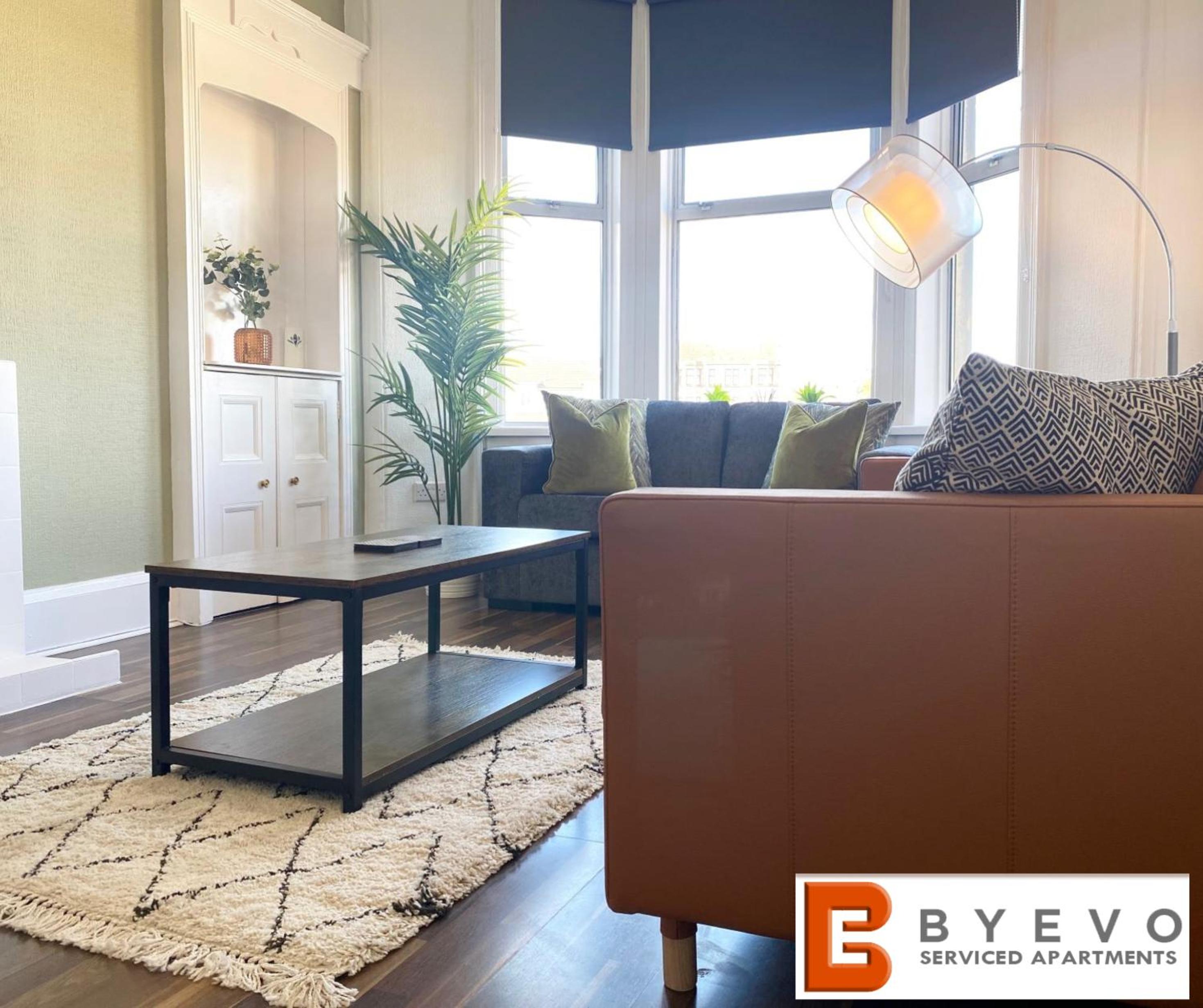 ByEvo 19 Walker - Close to GLA - Perfect Getaway or Working away from Home view 4