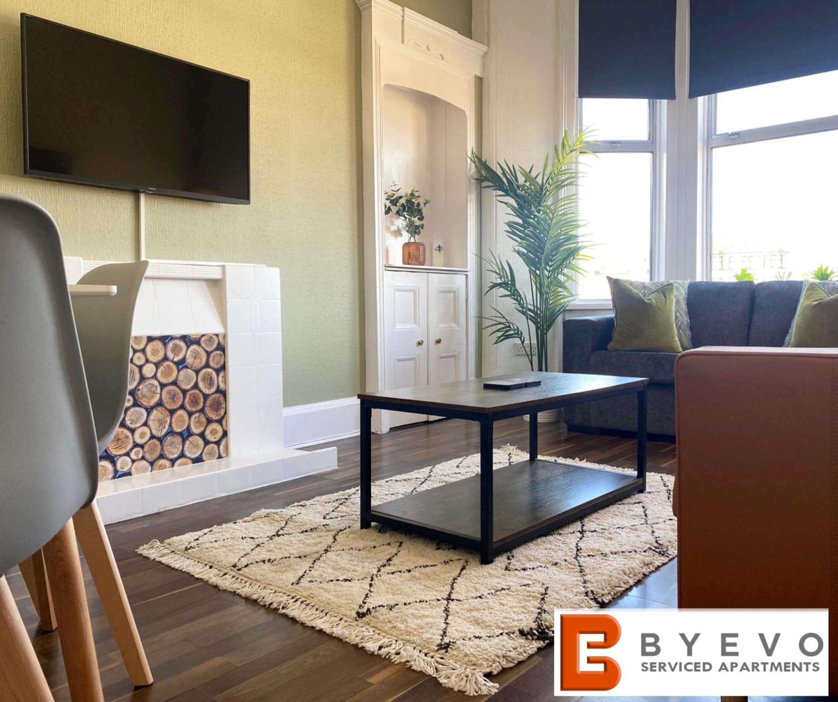 ByEvo 19 Walker - Close to GLA - Perfect Getaway or Working away from Home view 2