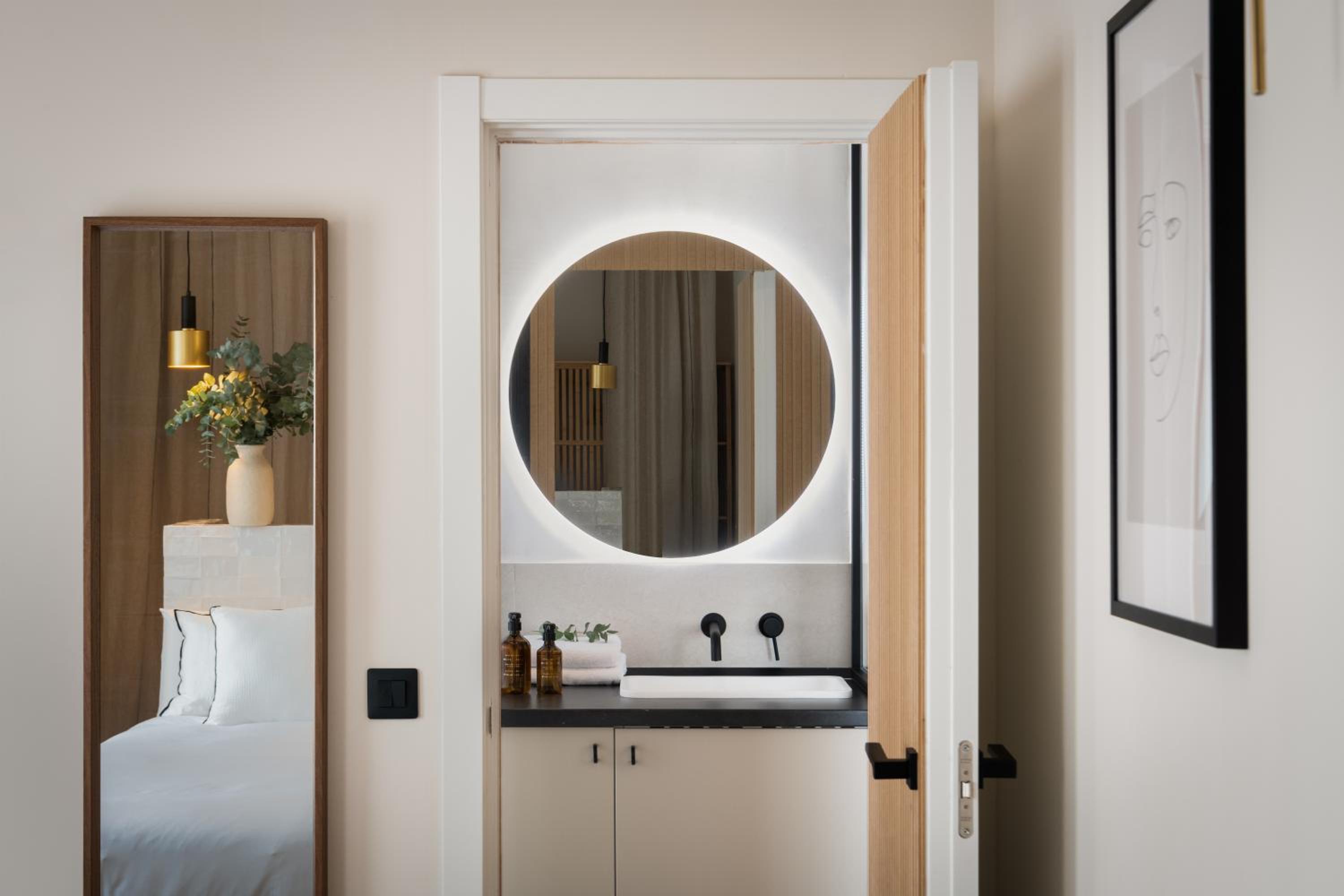 Magno Apartments Robles with Jacuzzi and Private Parking