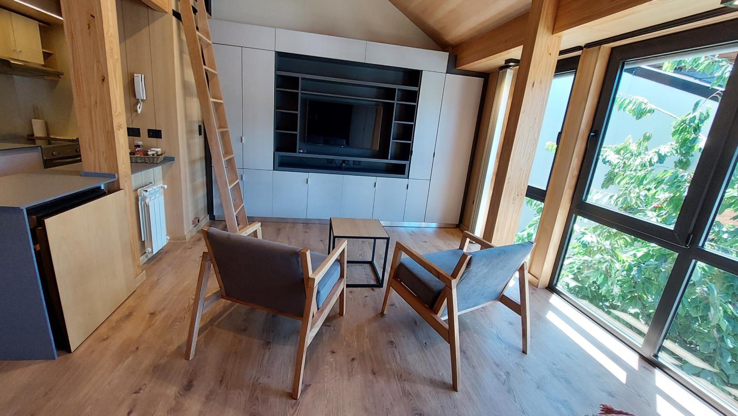 Hermoso monoambiente con entrepiso, para 3 personas, excelente ubicación y vista. 23V5
