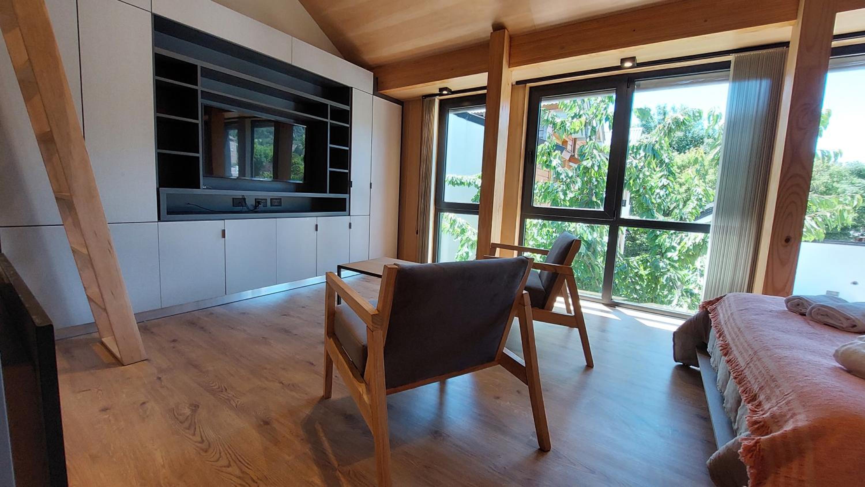 Hermoso monoambiente con entrepiso, para 3 personas, excelente ubicación y vista. 23V5