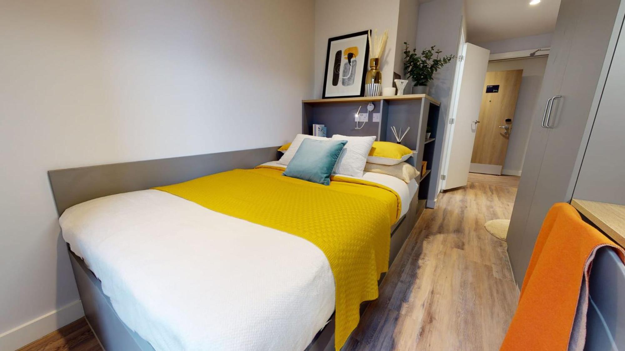 For Students Only - Relaxing Ensuites and Apartments at Weaver Place in Coventry