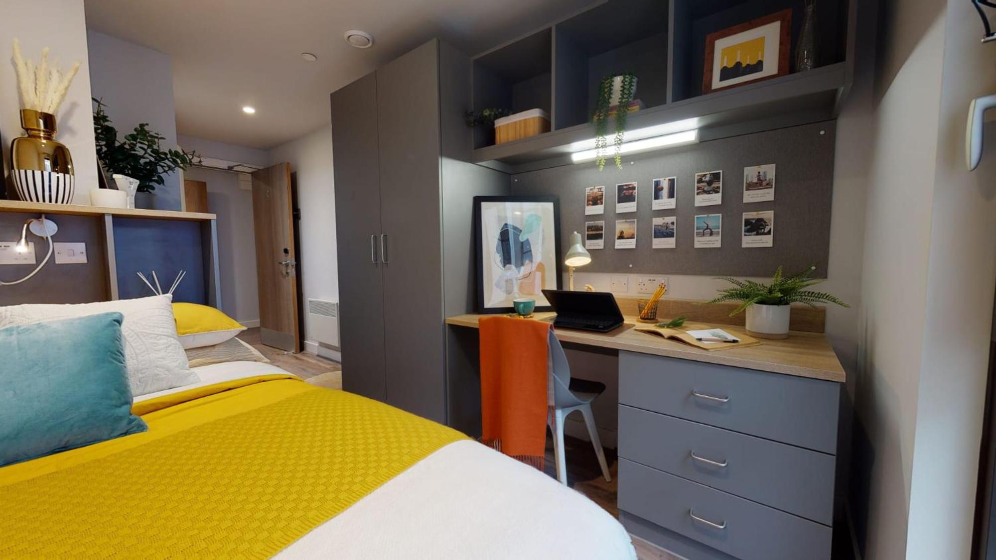 For Students Only - Relaxing Ensuites and Apartments at Weaver Place in Coventry