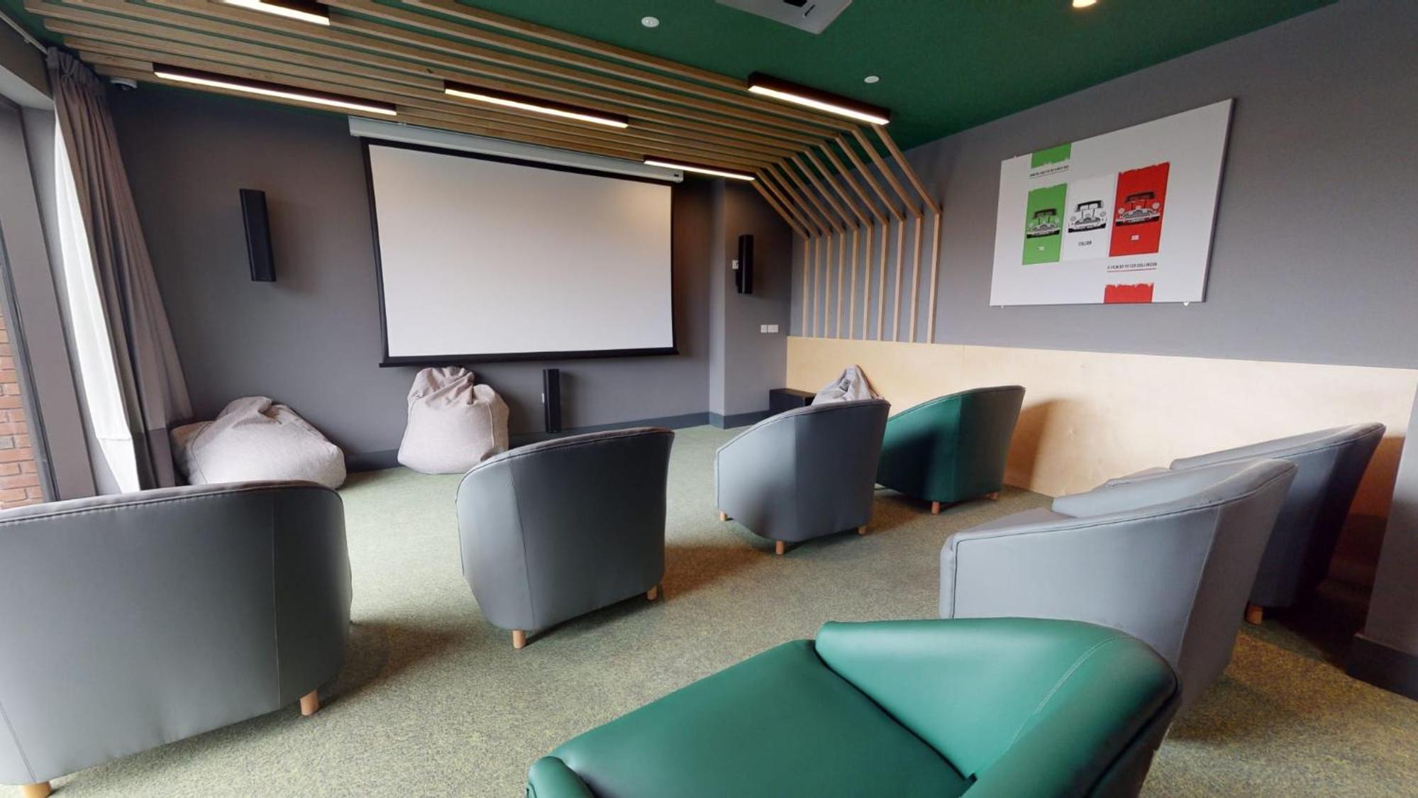 For Students Only - Relaxing Ensuites and Apartments at Weaver Place in Coventry