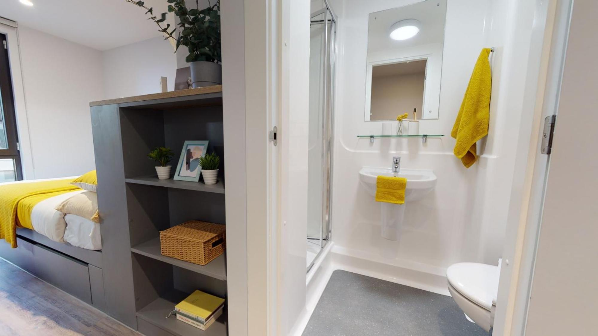 For Students Only - Relaxing Ensuites and Apartments at Weaver Place in Coventry