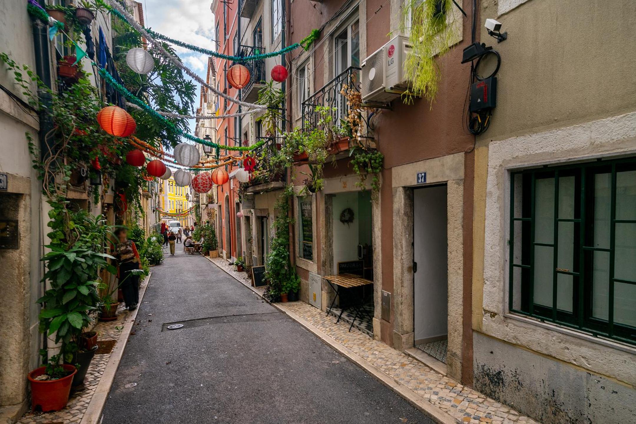 WHome Green Street 1-Bed Perfect to explore Lisbon view 2
