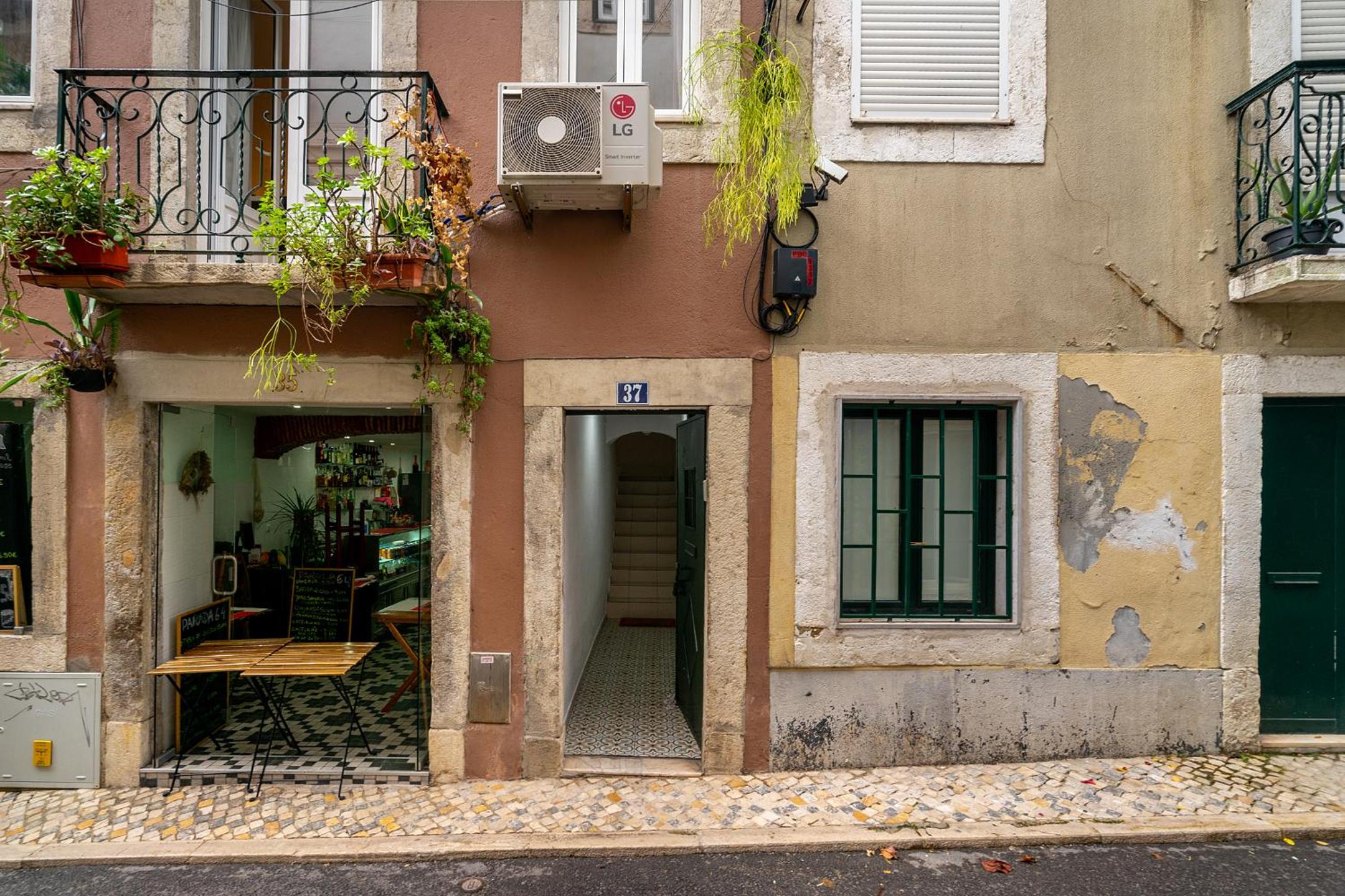 WHome Green Street 1-Bed Perfect to explore Lisbon view 4