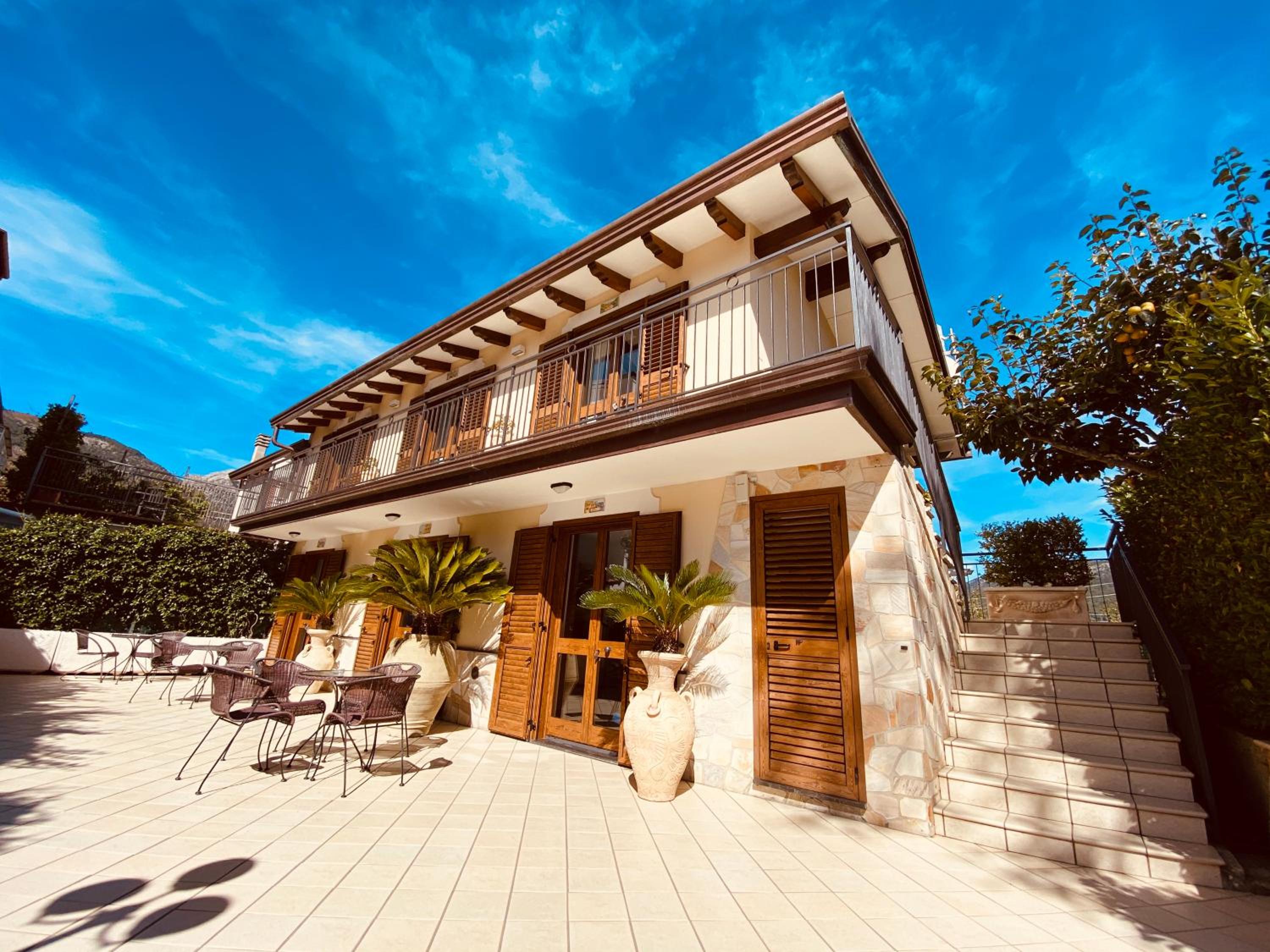 Hotel Divina Costiera - Image 1