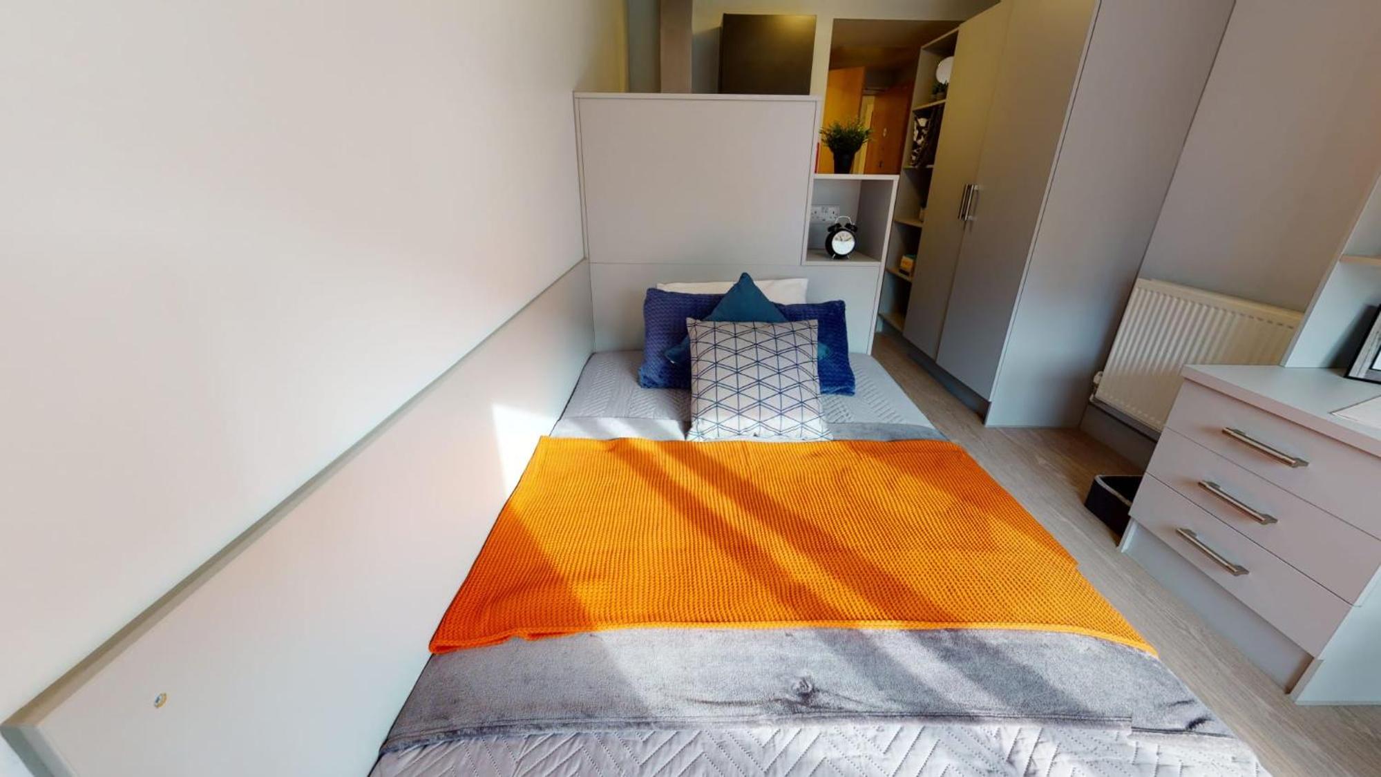 For Students Only - iQ Hoxton in London