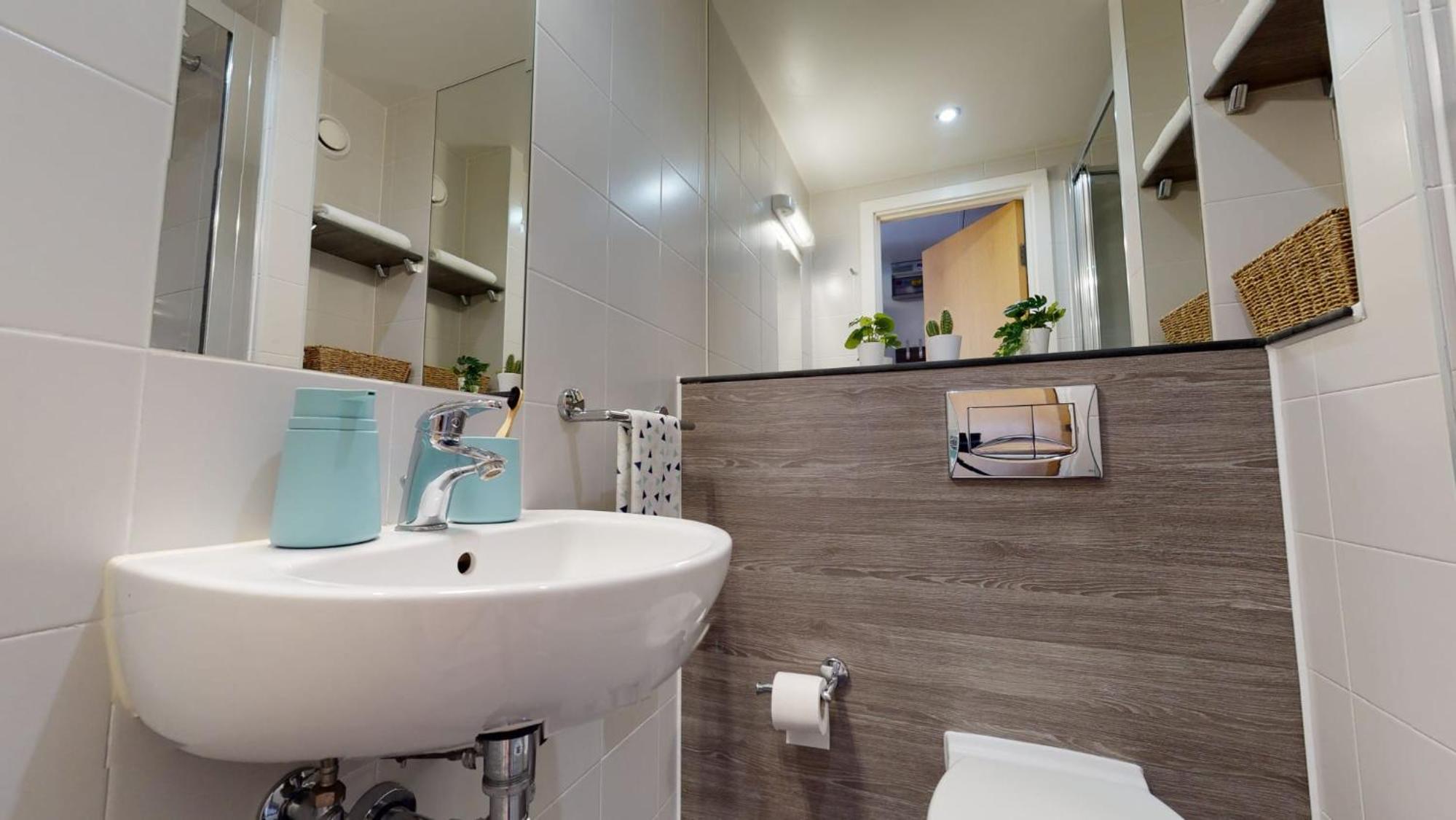 For Students Only - iQ Hoxton in London
