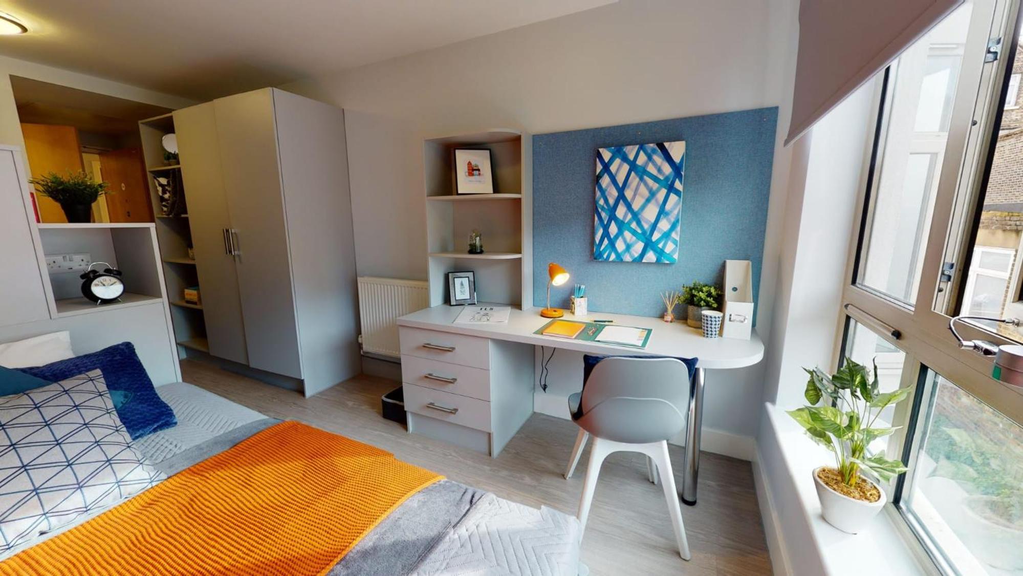 For Students Only - iQ Hoxton in London