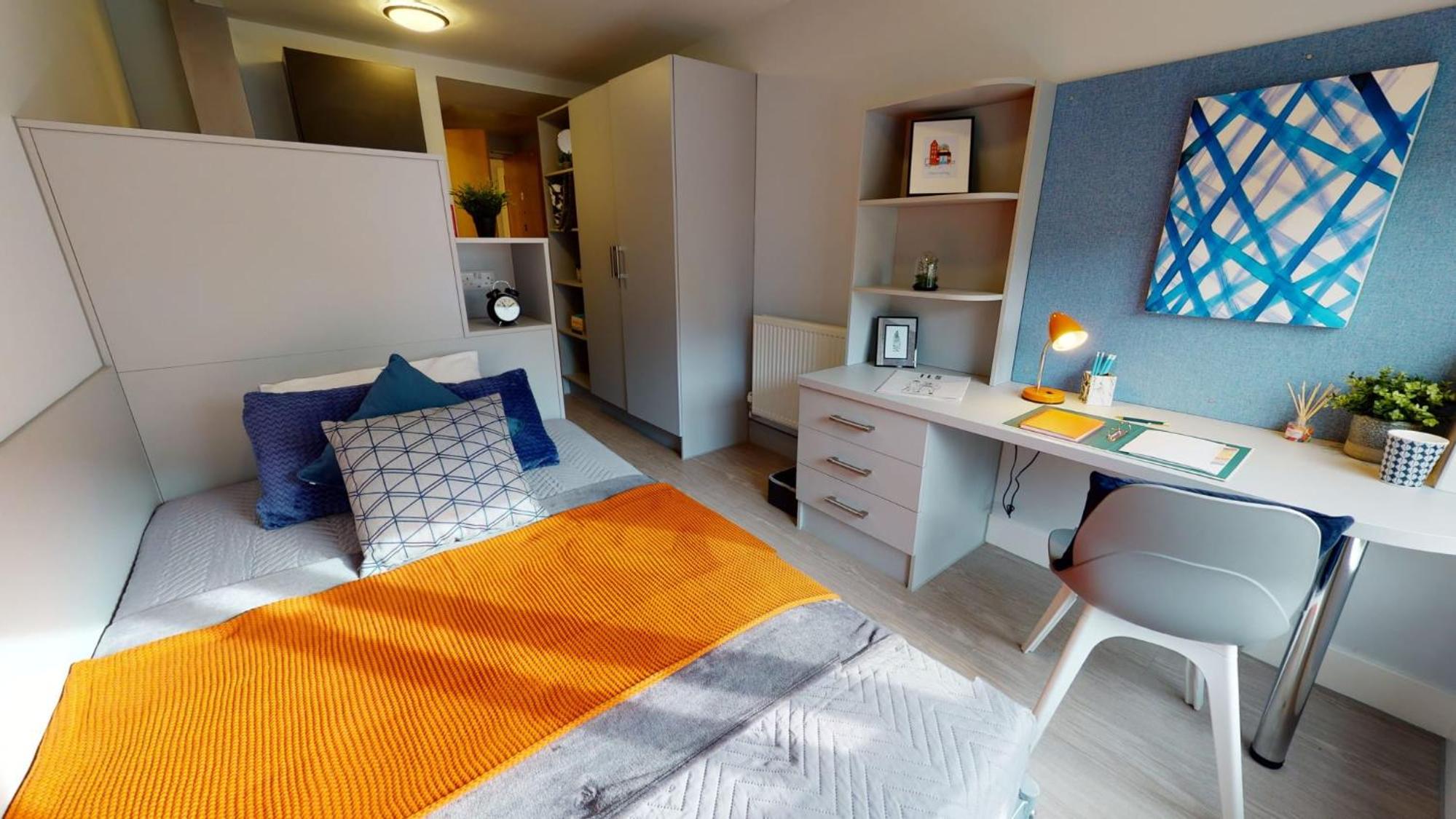 For Students Only - iQ Hoxton in London