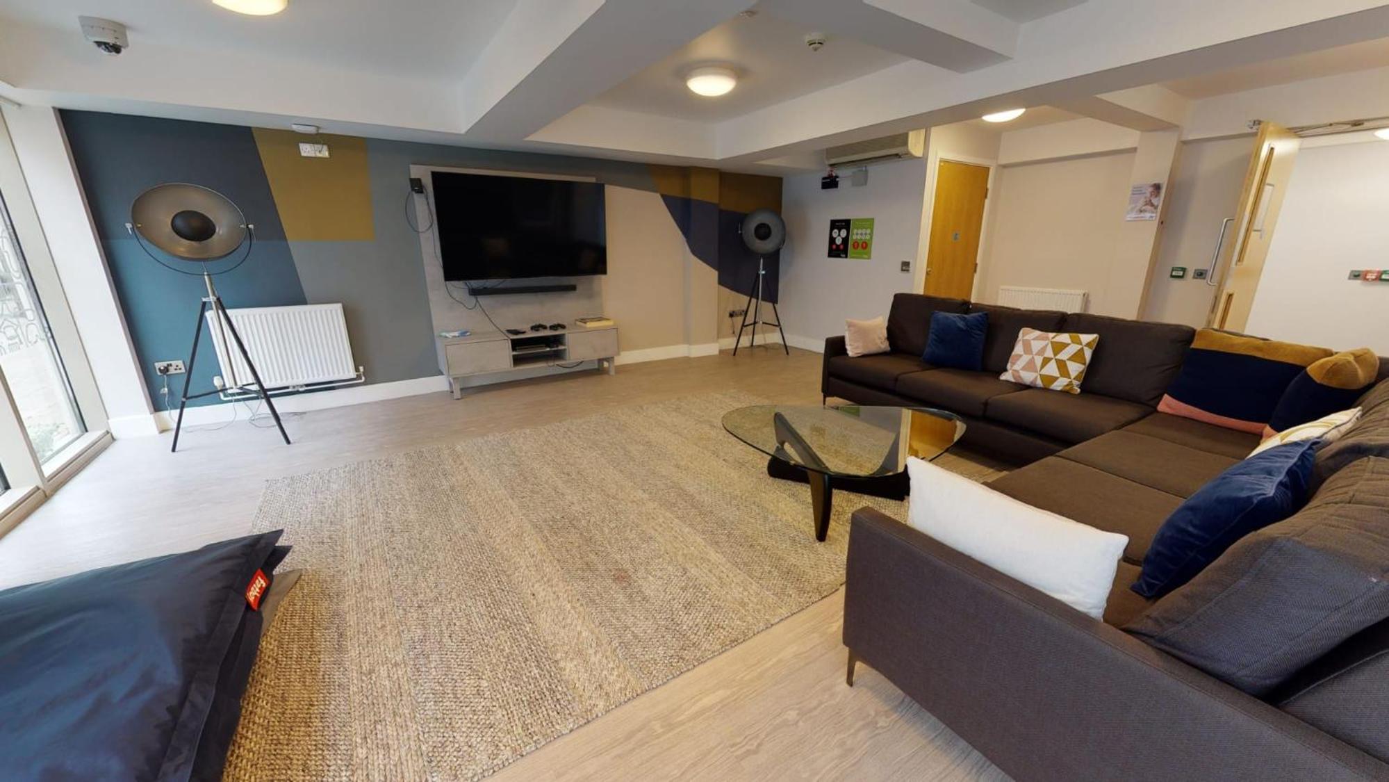 For Students Only - iQ Hoxton in London
