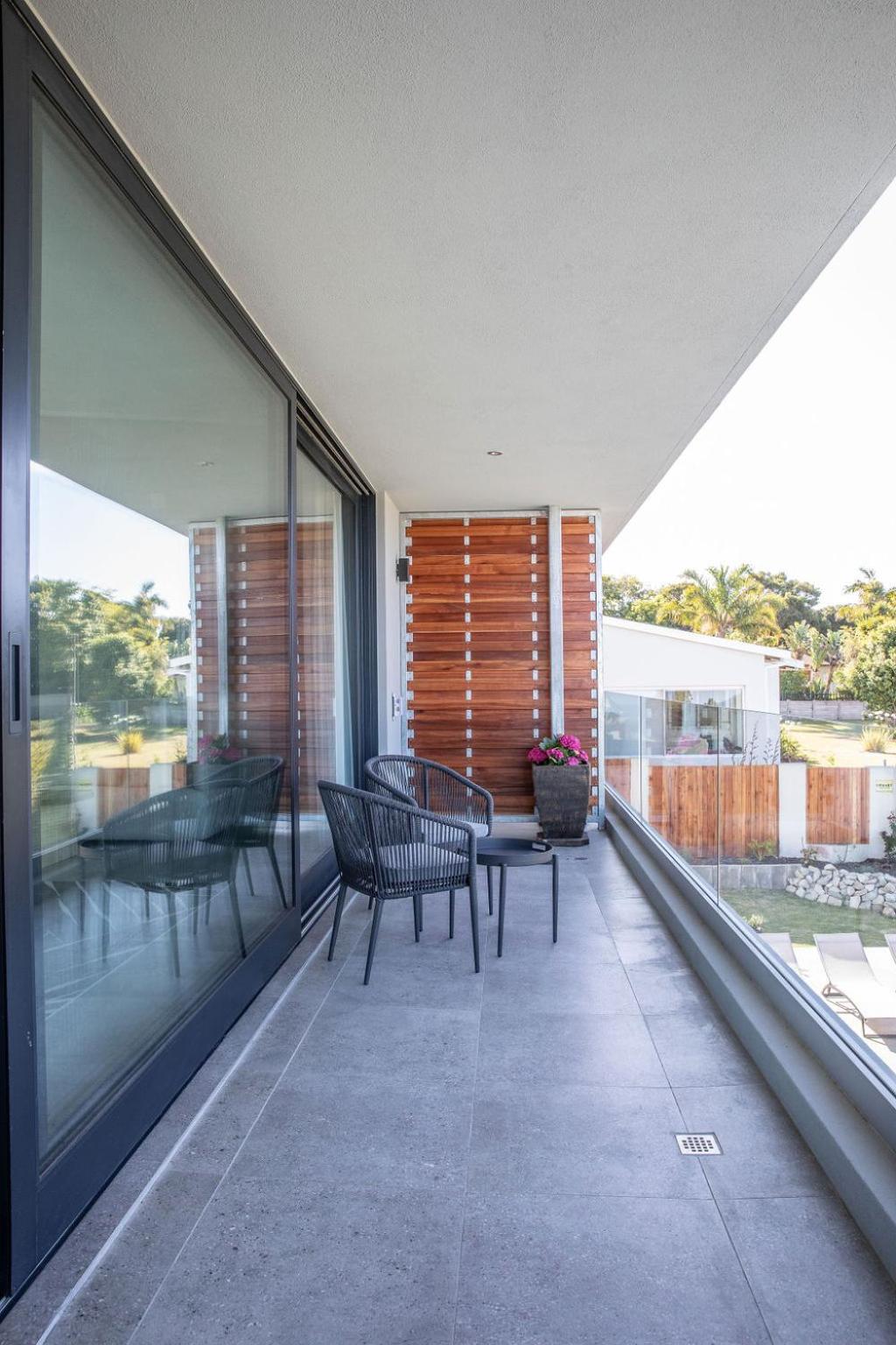 Hilltop Bayview Luxury Apartments view 5