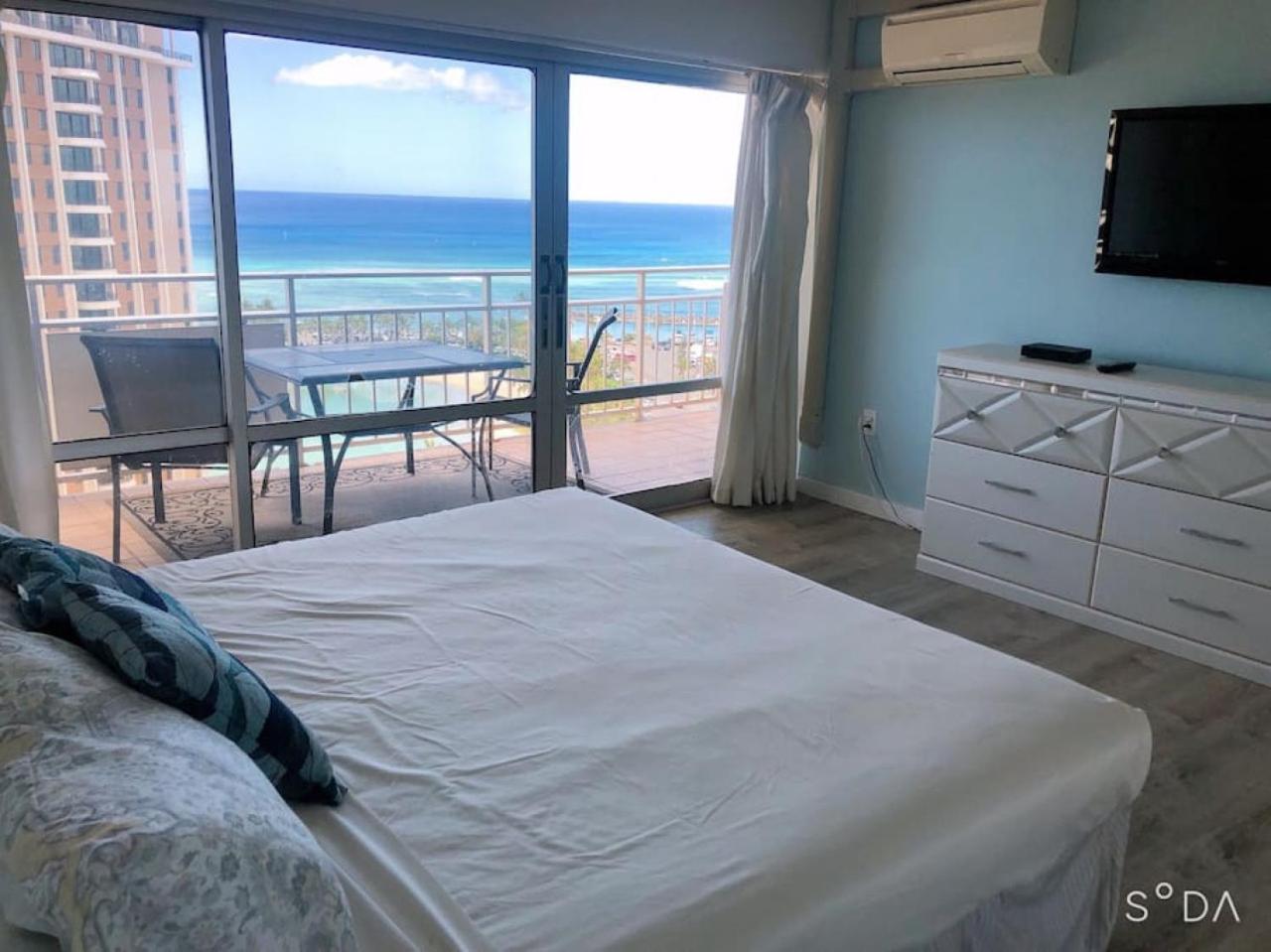 IA1822 Ilikai Apt 1822 Ocean Fireworks view Remodeled 2BR 2BA view 3