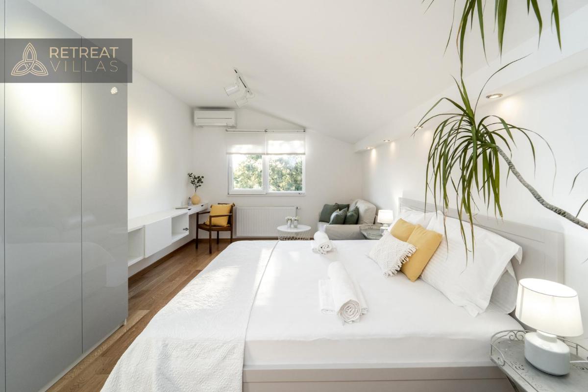 Villa Eleona with private pool and garden view 5
