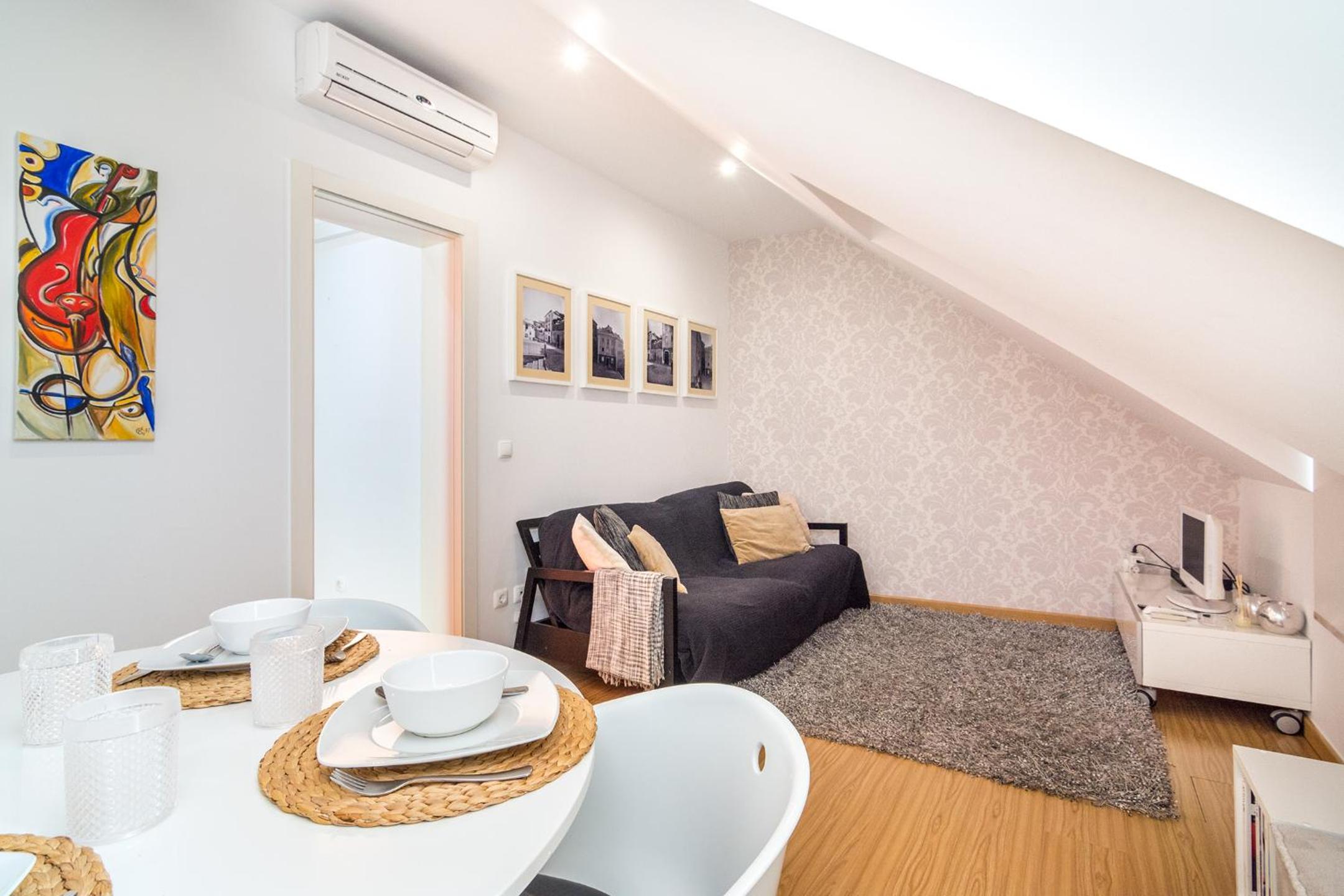 WHome Trigueiros Downtown 1-Bed w/AC in Top Location view 3