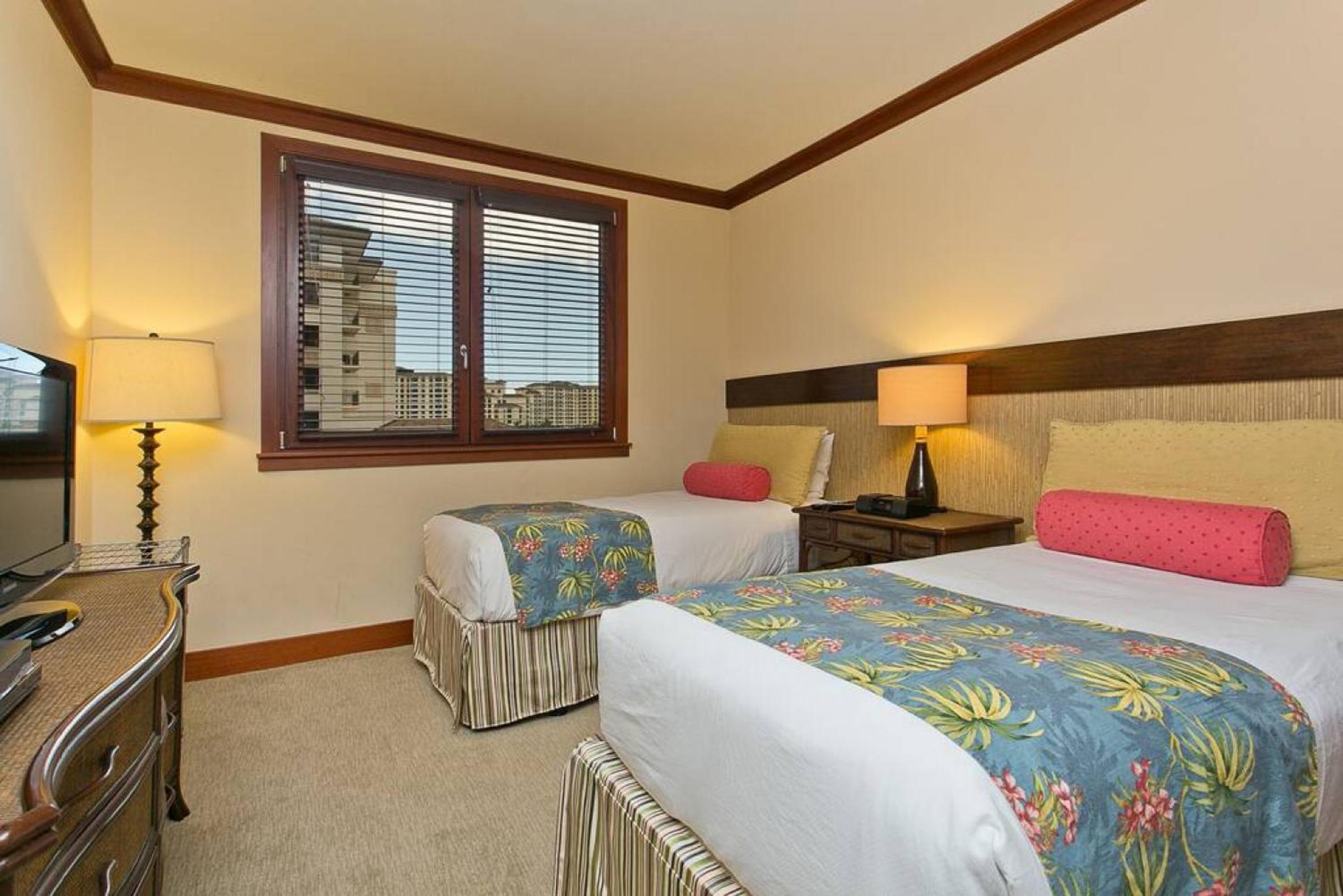 Luxury Poolside Oceanview OT512 Ko Olina Beach Villa 2BR 2BA &Free Parking Private Lanai Steps to Lagoon & Disney Aulani view 4