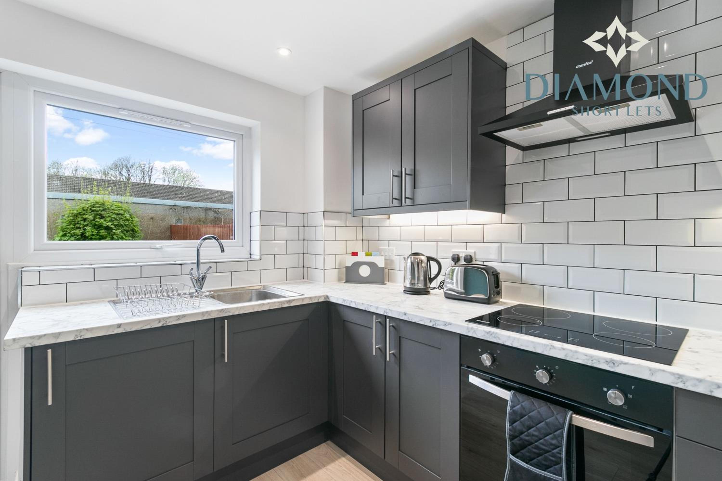 Grangemouth, 3 Bed House, Free Parking, Business or Leisure view 3