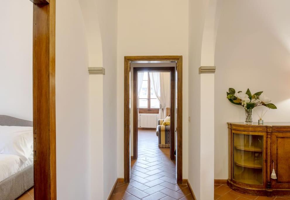 D/T Elegant & Spacious Flat 2' walk train station