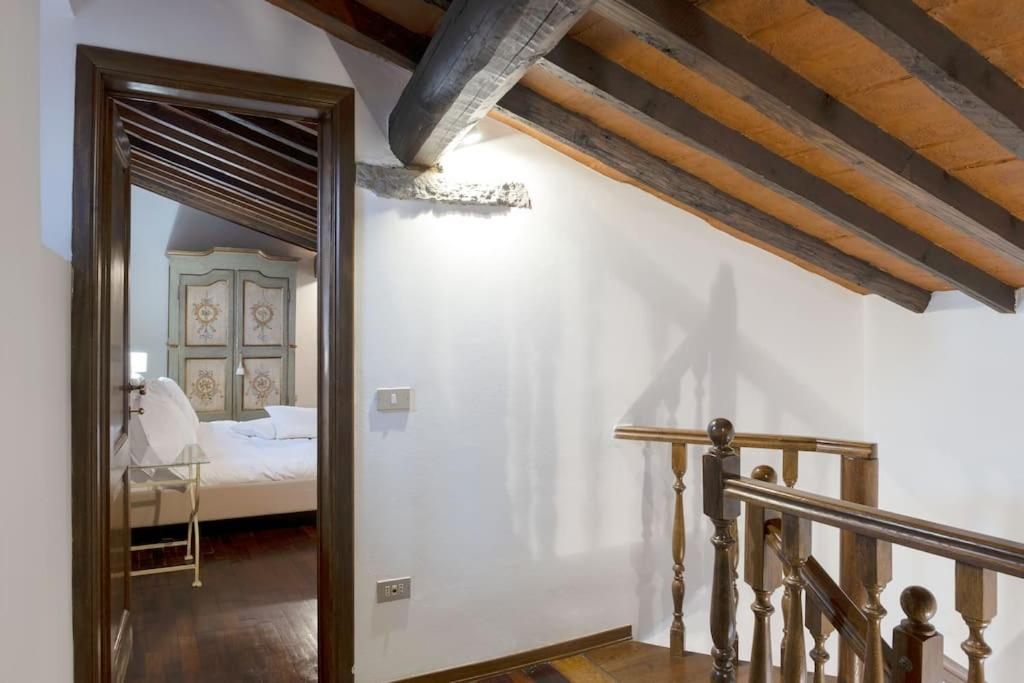 D/T Elegant & Spacious Flat 2' walk train station