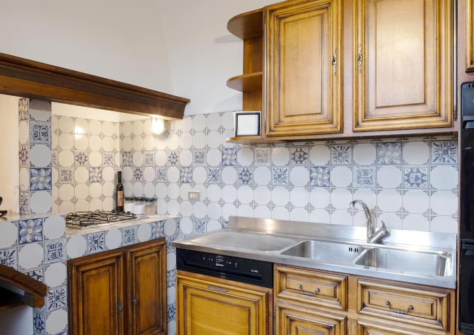 D/T Elegant & Spacious Flat 2' walk train station