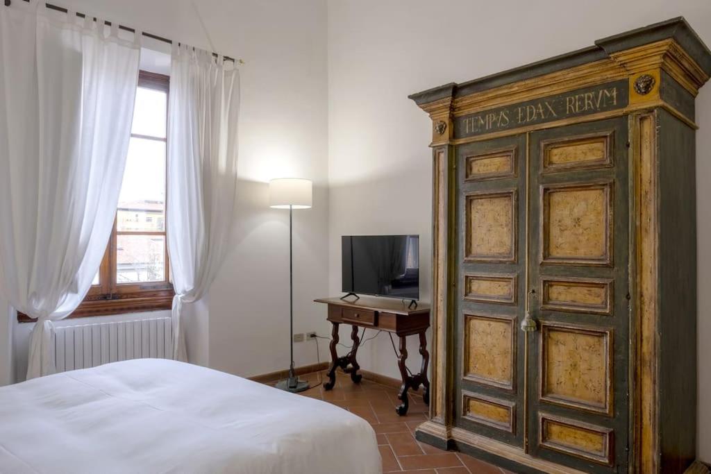 D/T Elegant & Spacious Flat 2' walk train station