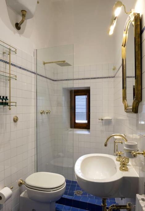 D/T Elegant & Spacious Flat 2' walk train station