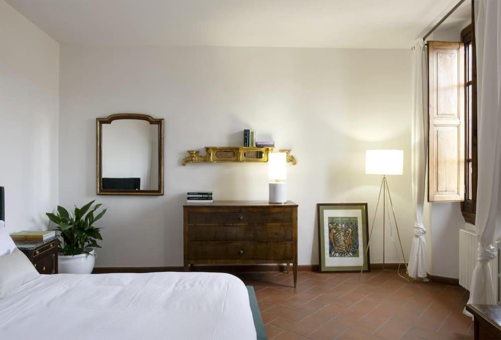 D/T Elegant & Spacious Flat 2' walk train station